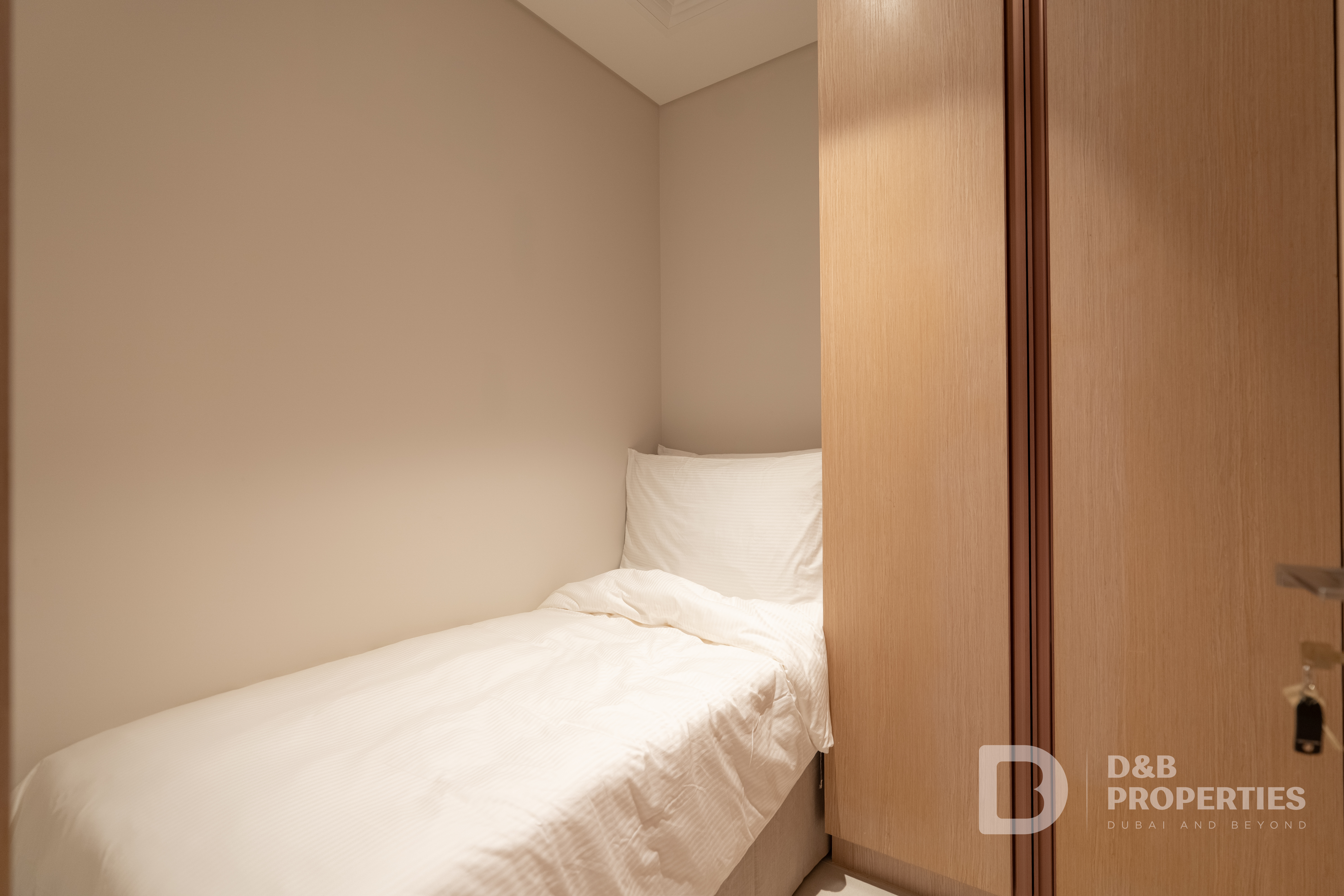 Luxury Apartment | High Floor | Vacant