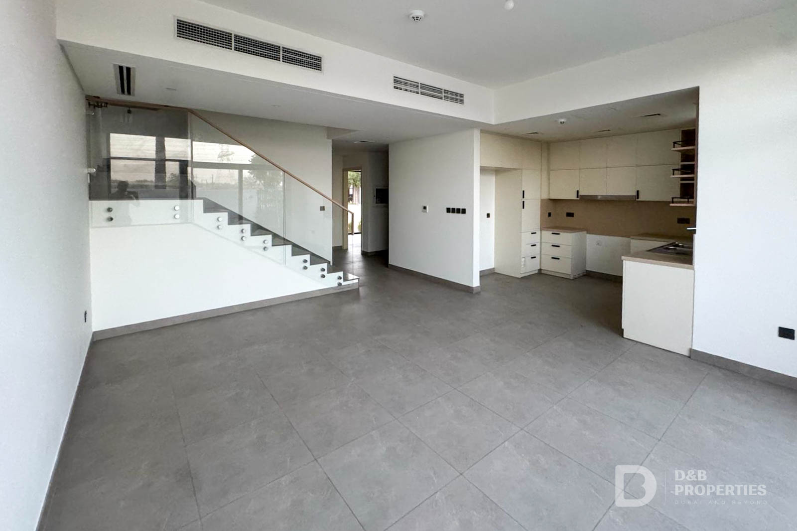 Prime Location | Siraj Collection | Vacant