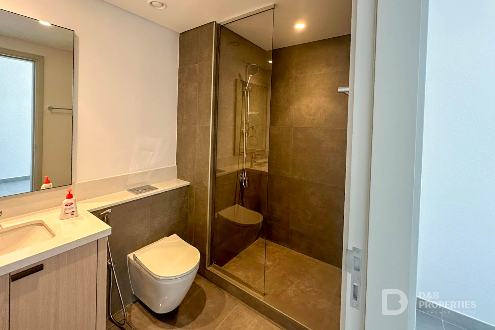 Prime Location | Siraj Collection | Vacant