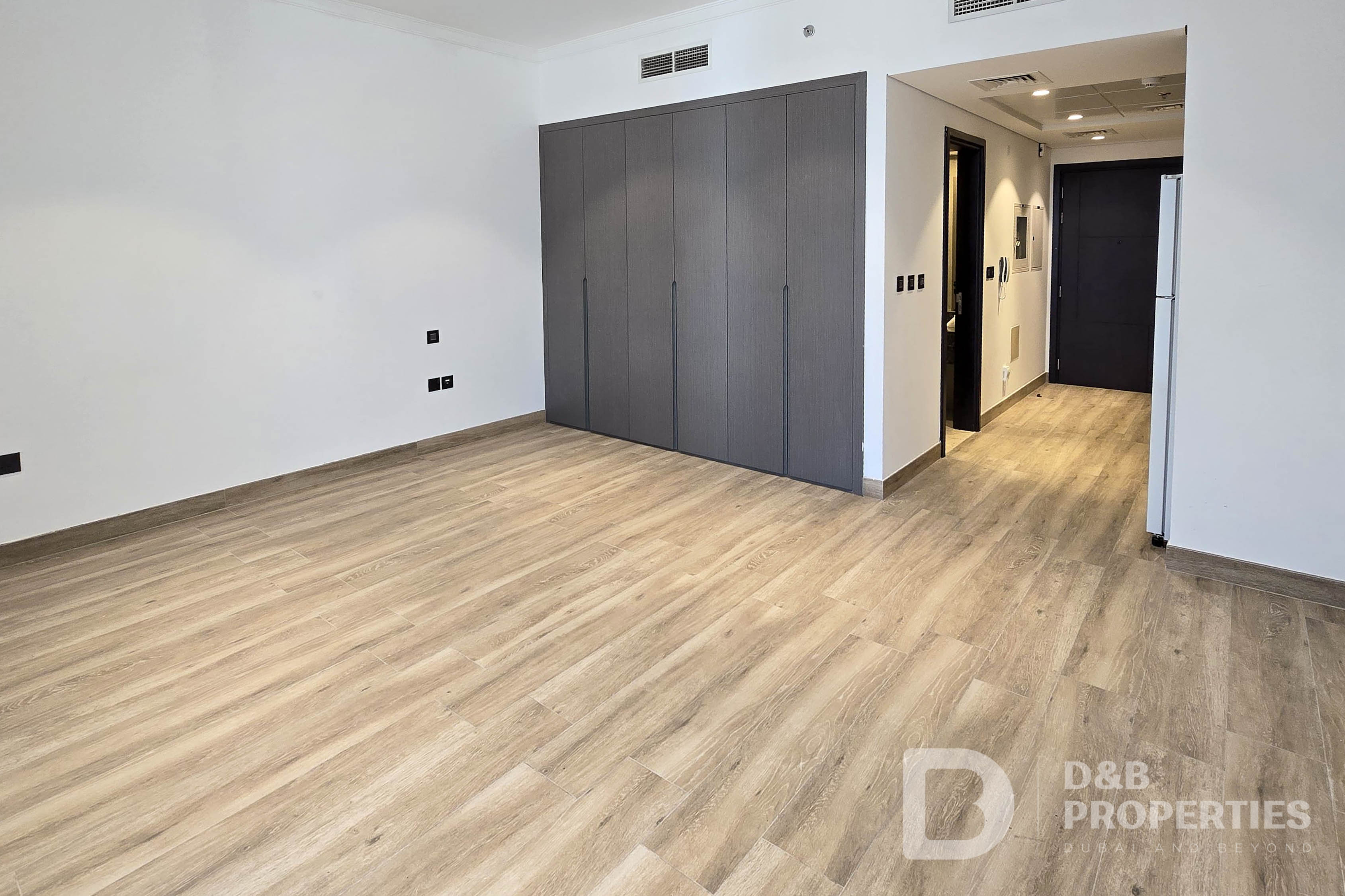 Flexible Cheques | Pool View | Kitchen Equipped