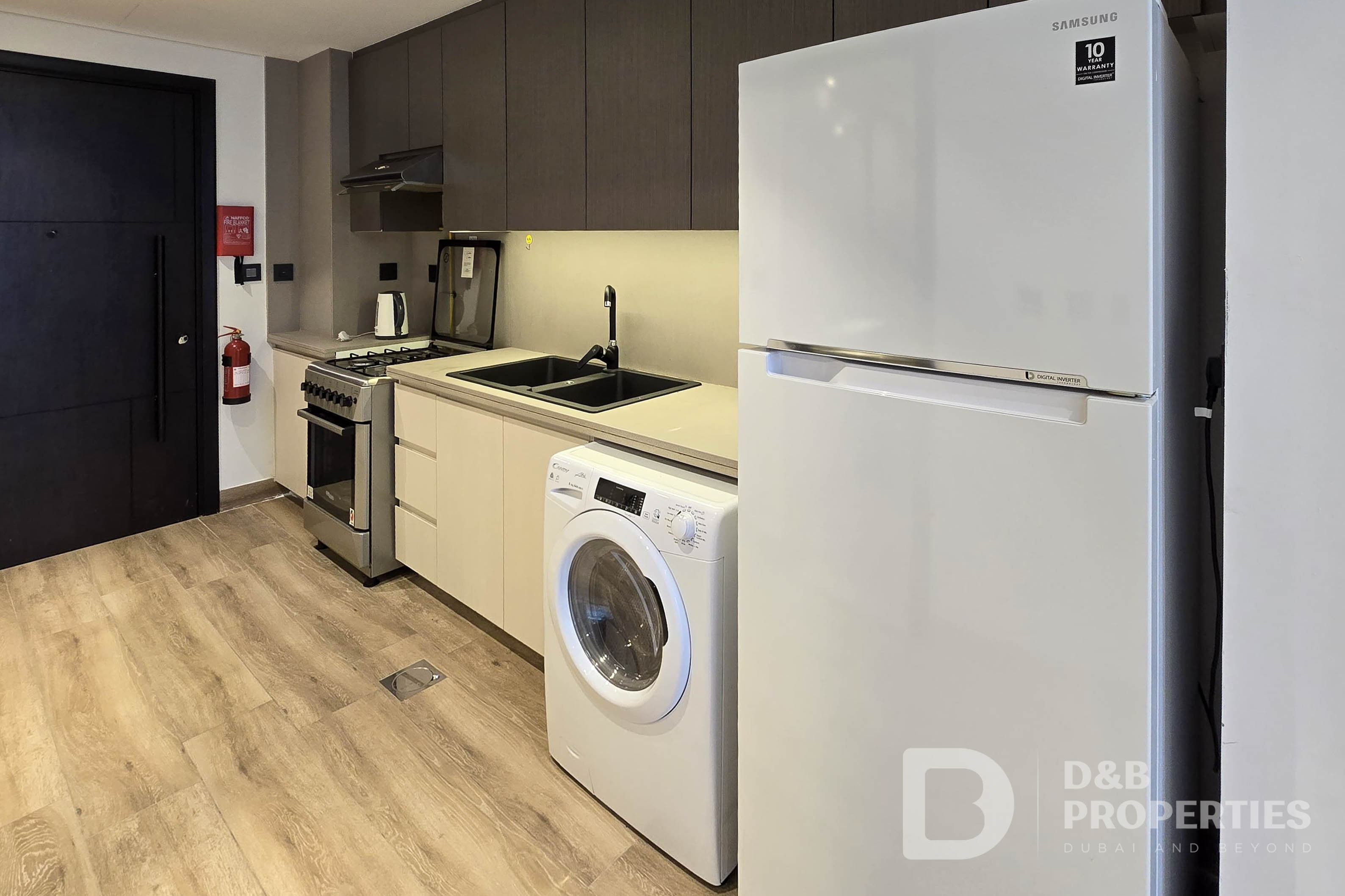 Flexible Cheques | Pool View | Kitchen Equipped