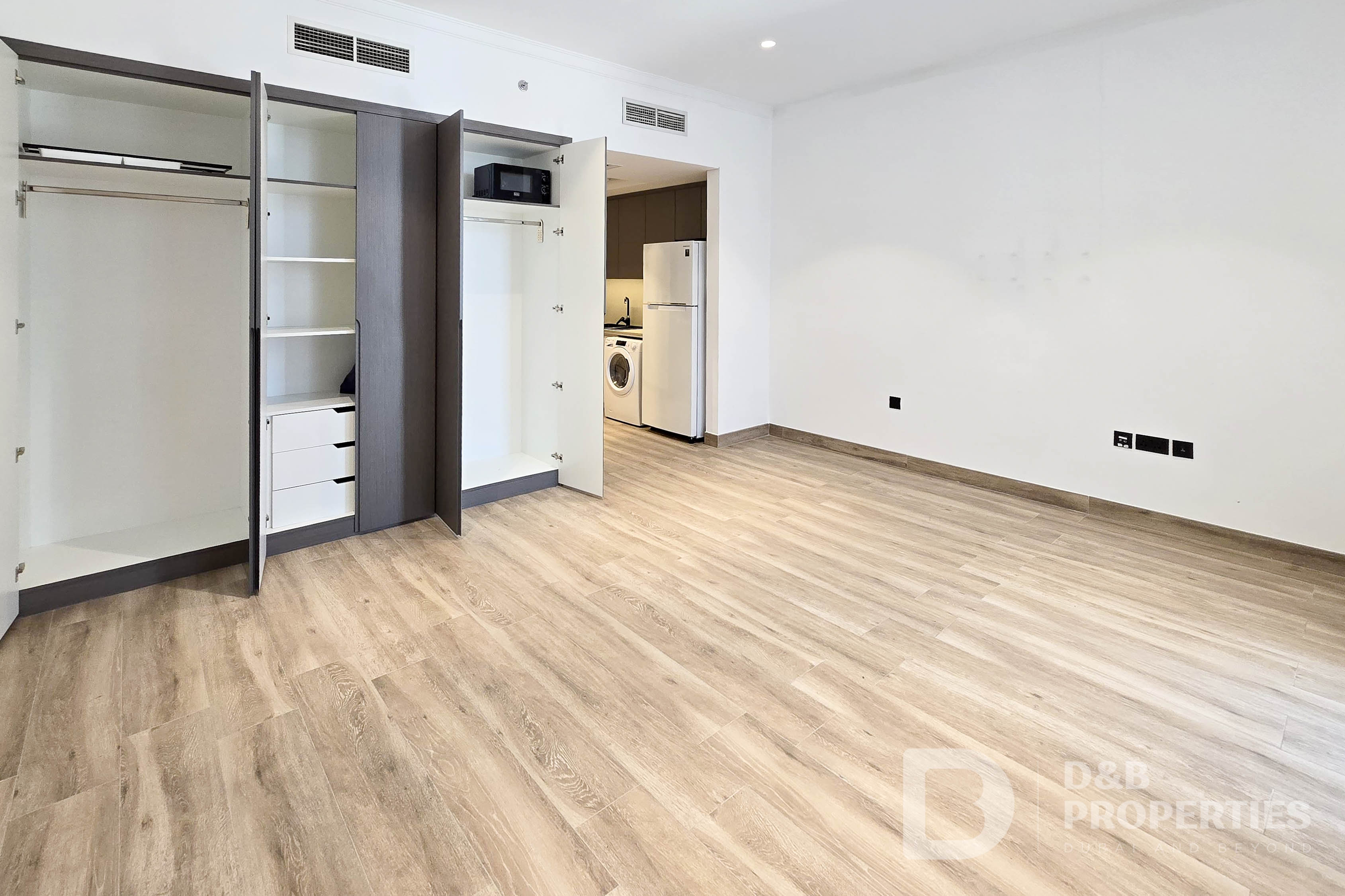 Flexible Cheques | Pool View | Kitchen Equipped