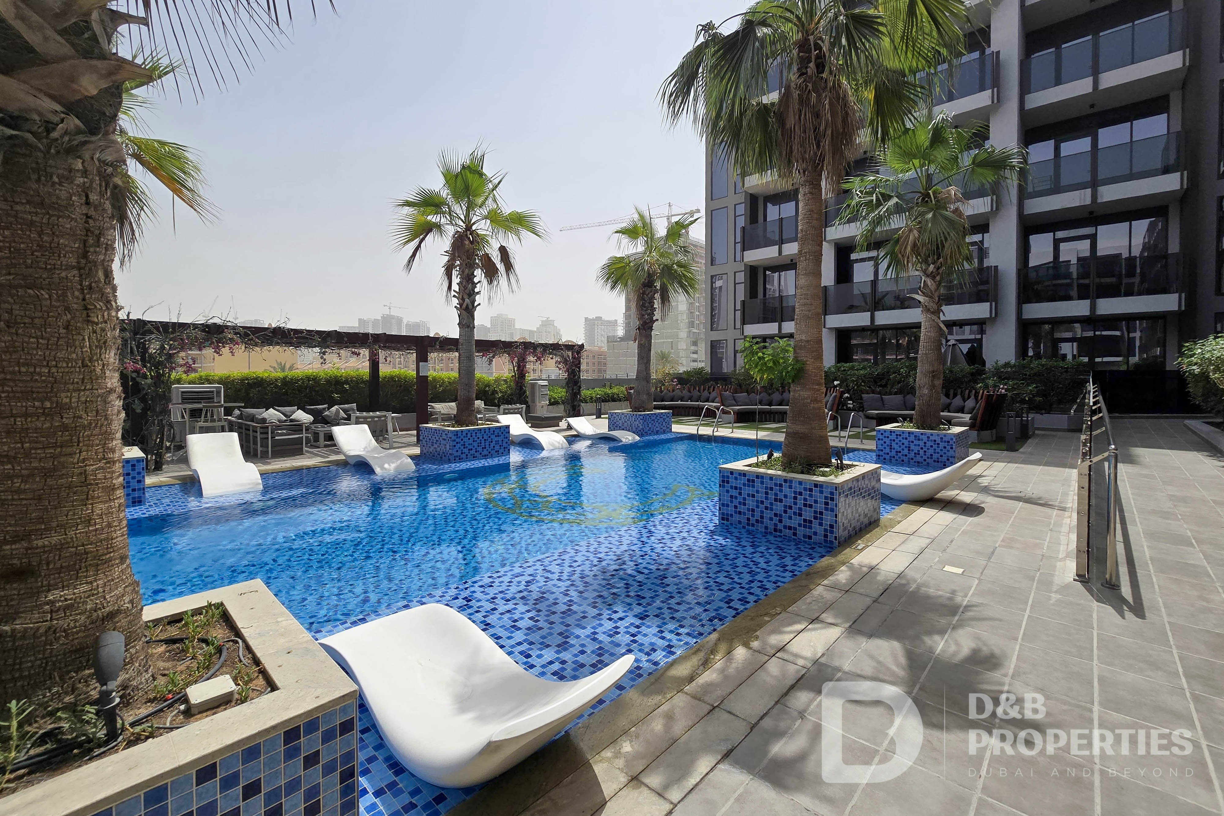 Flexible Cheques | Pool View | Kitchen Equipped