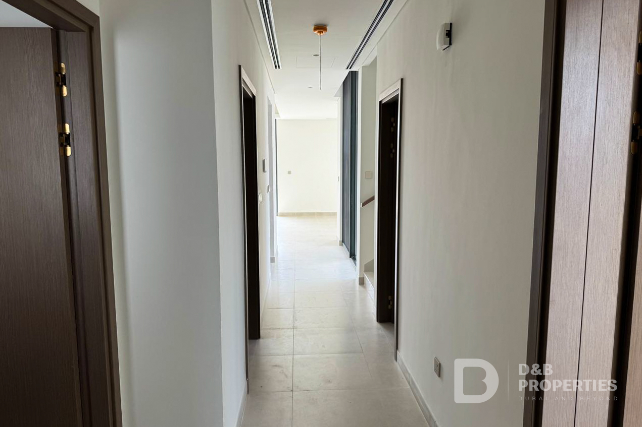 Single Row | Biggest Corner Plot | Park access
