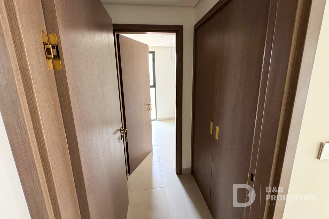 Single Row | Biggest Corner Plot | Park access