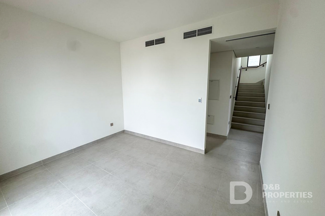Single Row | Biggest Corner Plot | Park access