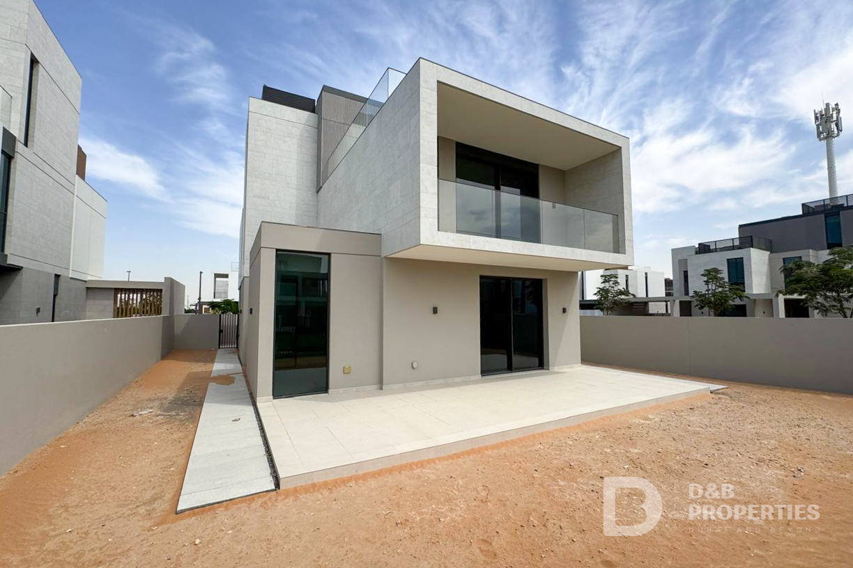 Single Row | Biggest Corner Plot | Park access