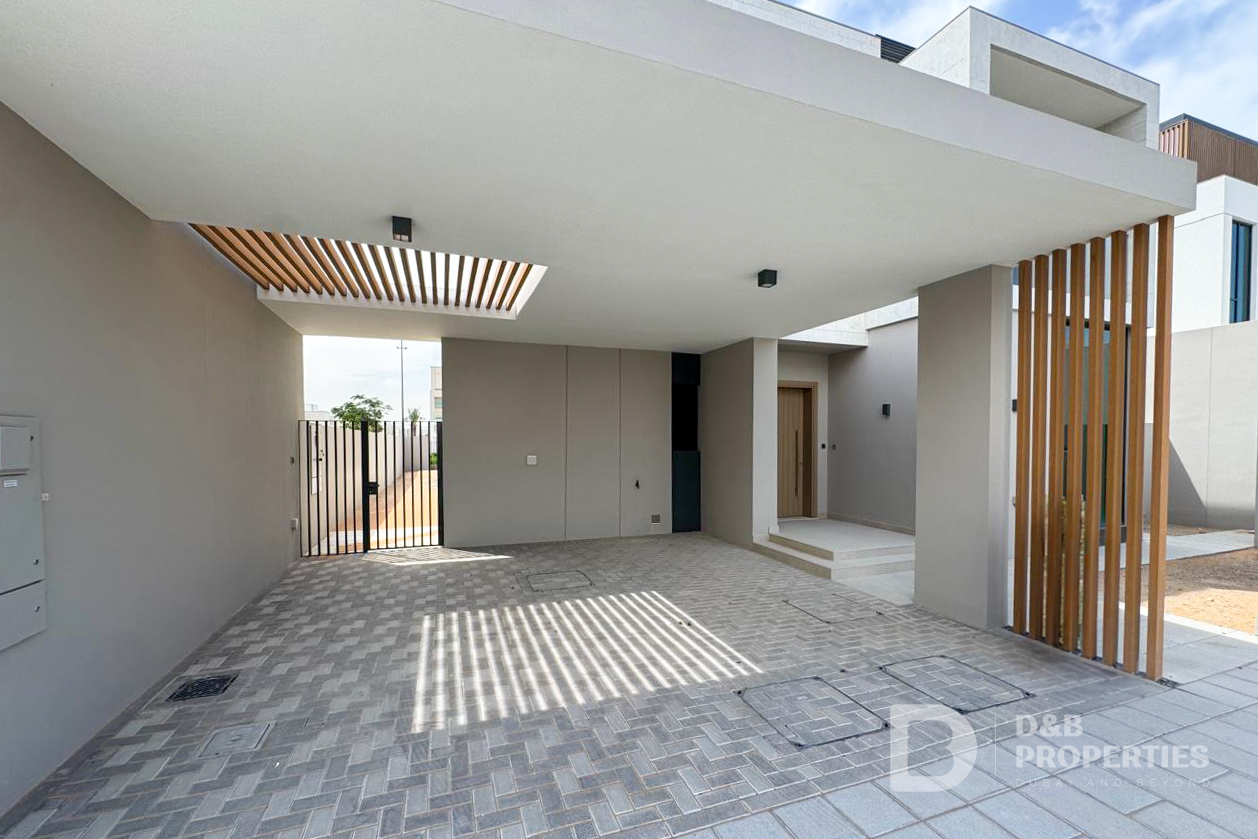 Single Row | Biggest Corner Plot | Park access