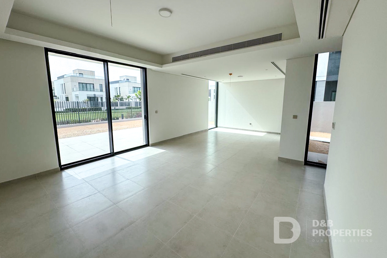 Single Row | Biggest Corner Plot | Park access