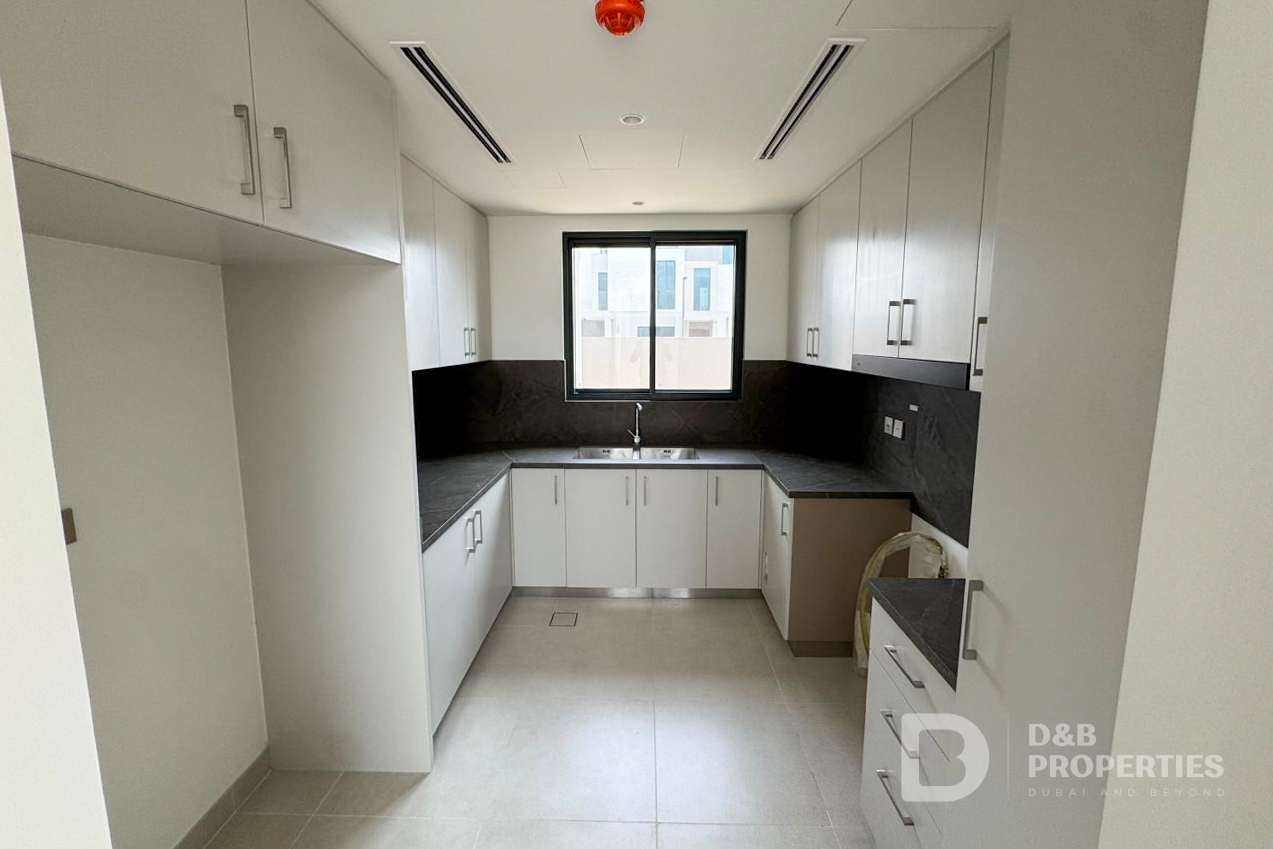 Single Row | Biggest Corner Plot | Park access