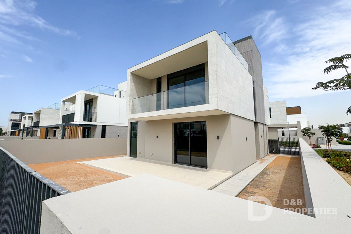 Single Row | Biggest Corner Plot | Park access