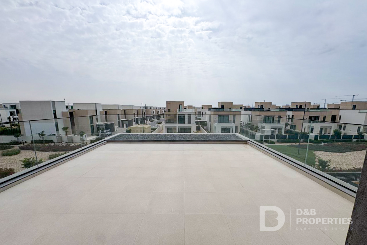 Single Row | Biggest Corner Plot | Park access