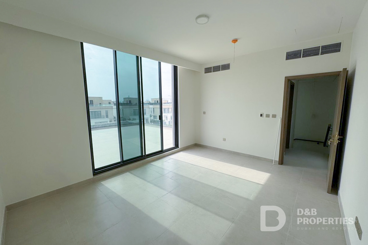 Single Row | Biggest Corner Plot | Park access