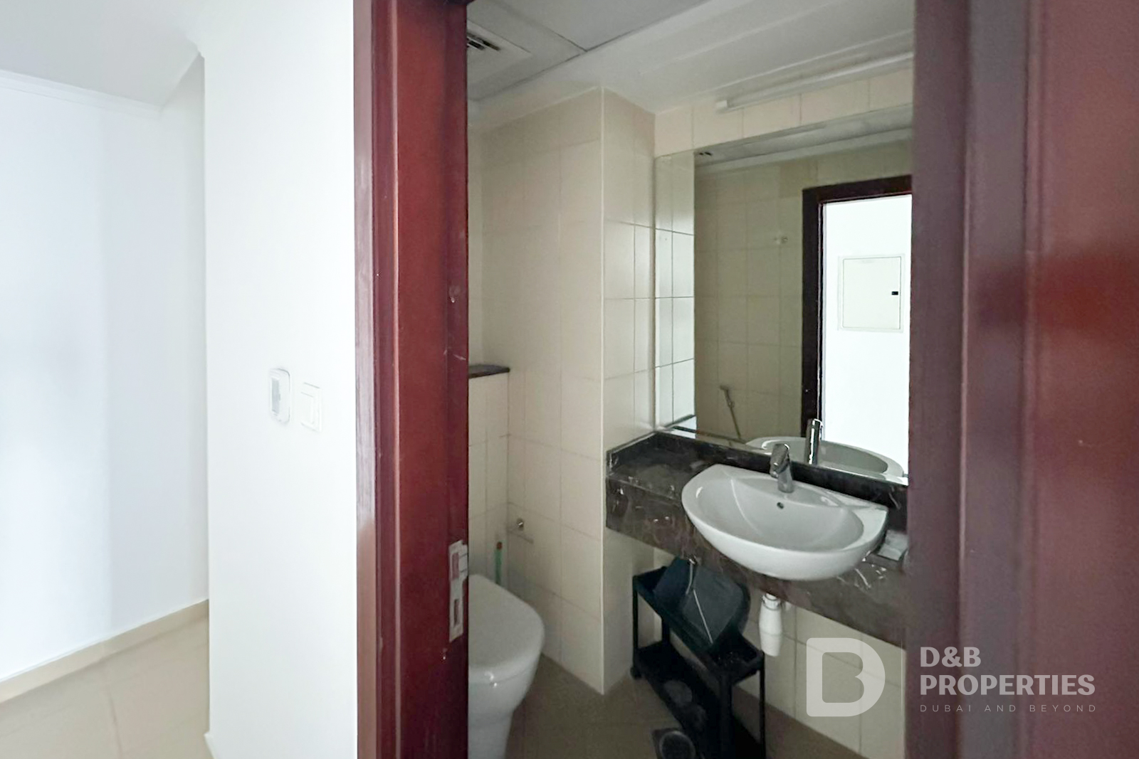 Spacious 1 BR | Fully Upgraded | Unfurnished