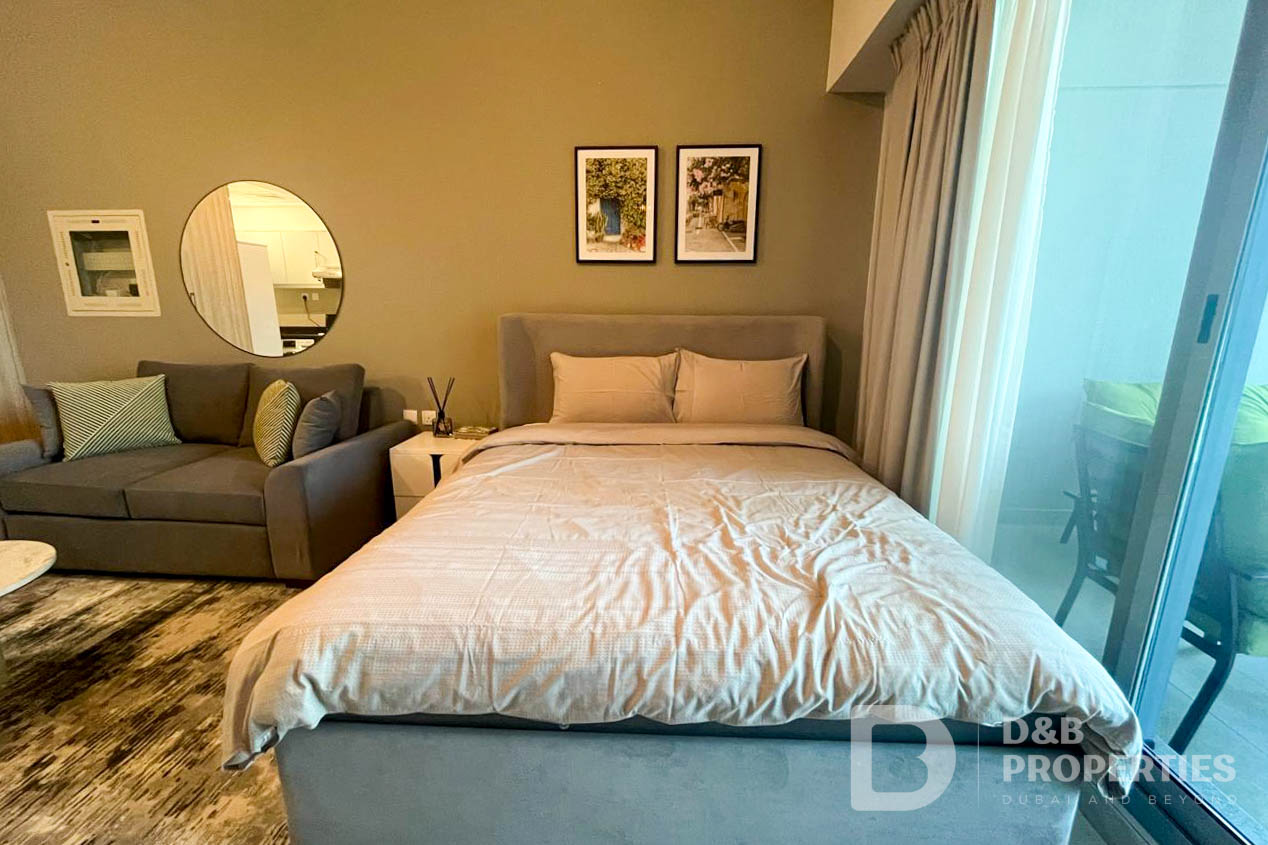 Upgraded | Waterfront View | 12 Cheques
