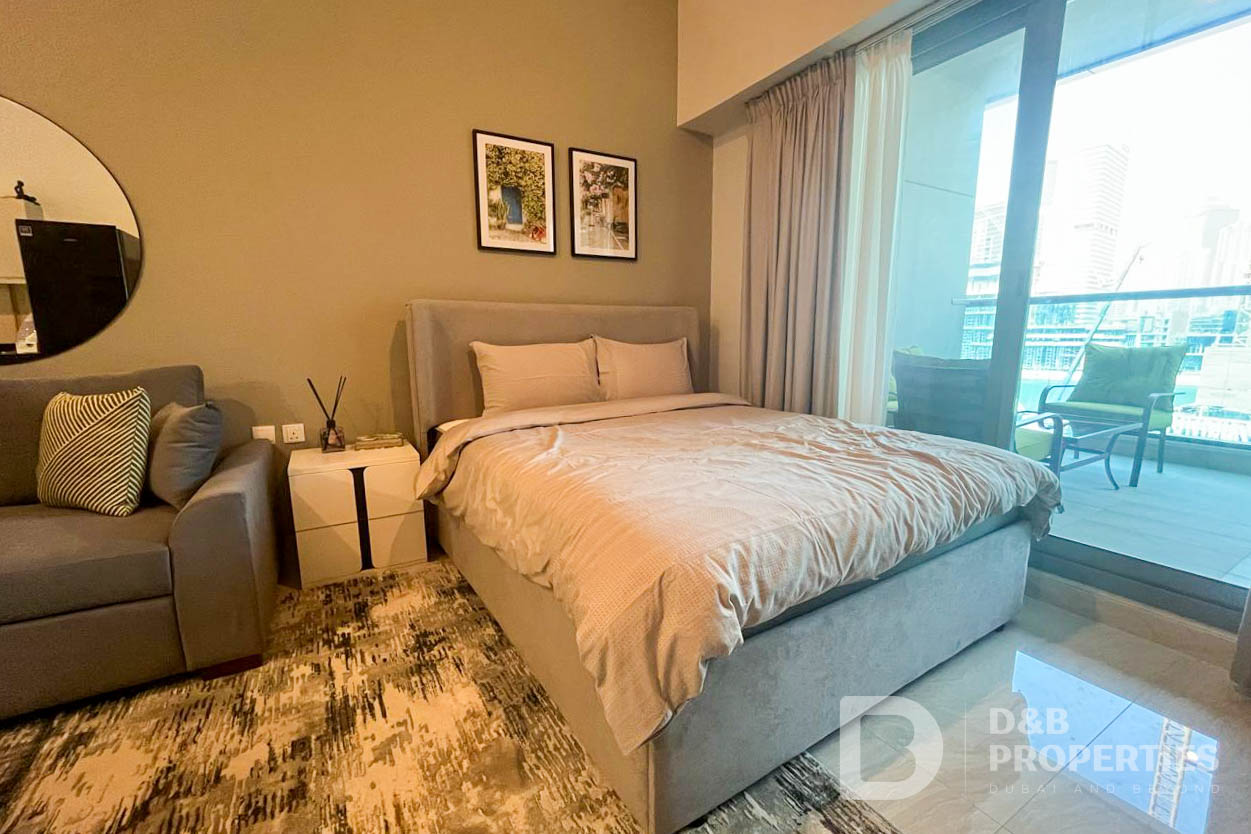 Upgraded | Waterfront View | 12 Cheques
