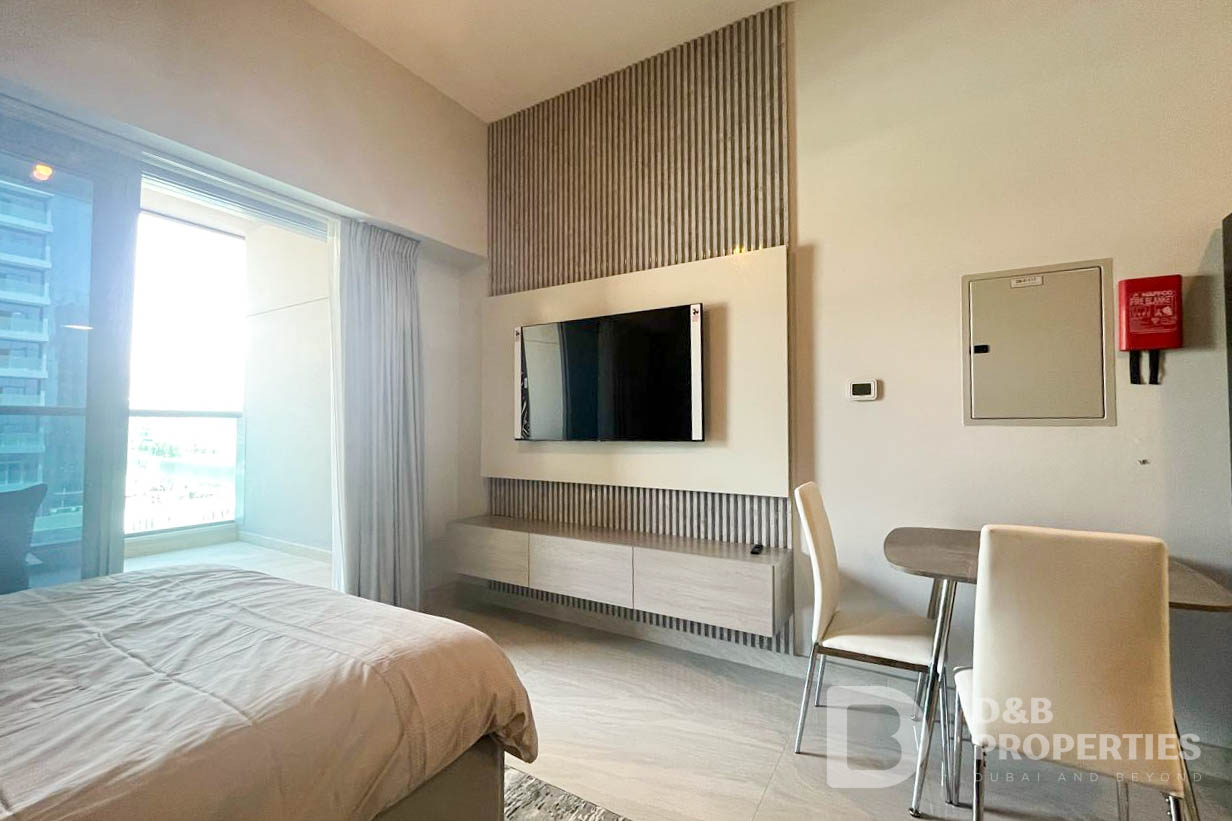 Upgraded | Waterfront View | 12 Cheques