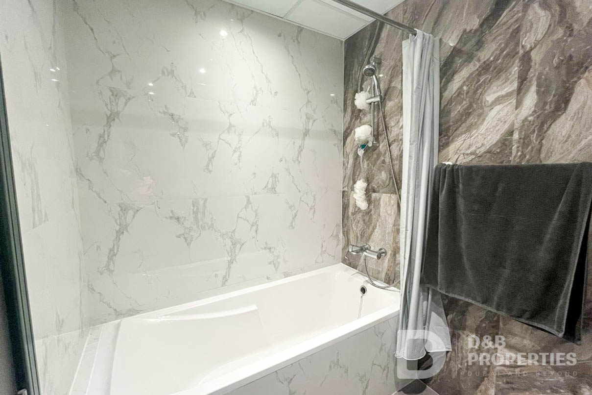 Upgraded | Waterfront View | 12 Cheques