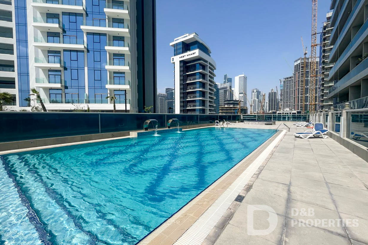 Upgraded | Waterfront View | 12 Cheques