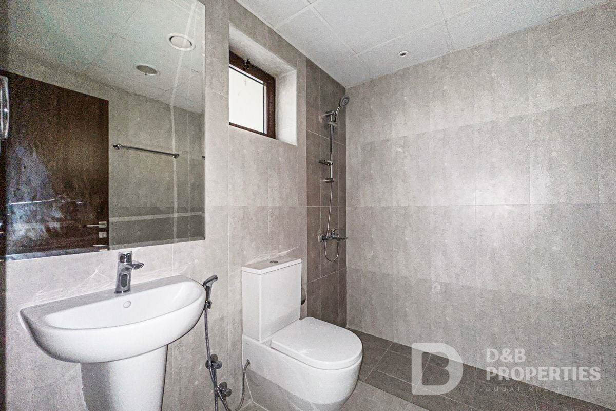 4+Maid | Single Row Corner | Largest Plot