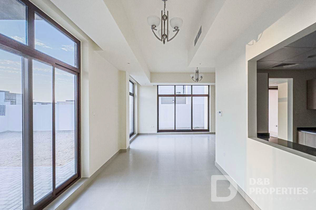 4+Maid | Single Row Corner | Largest Plot