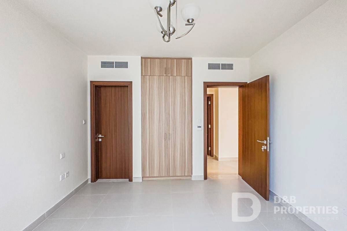4+Maid | Single Row Corner | Largest Plot