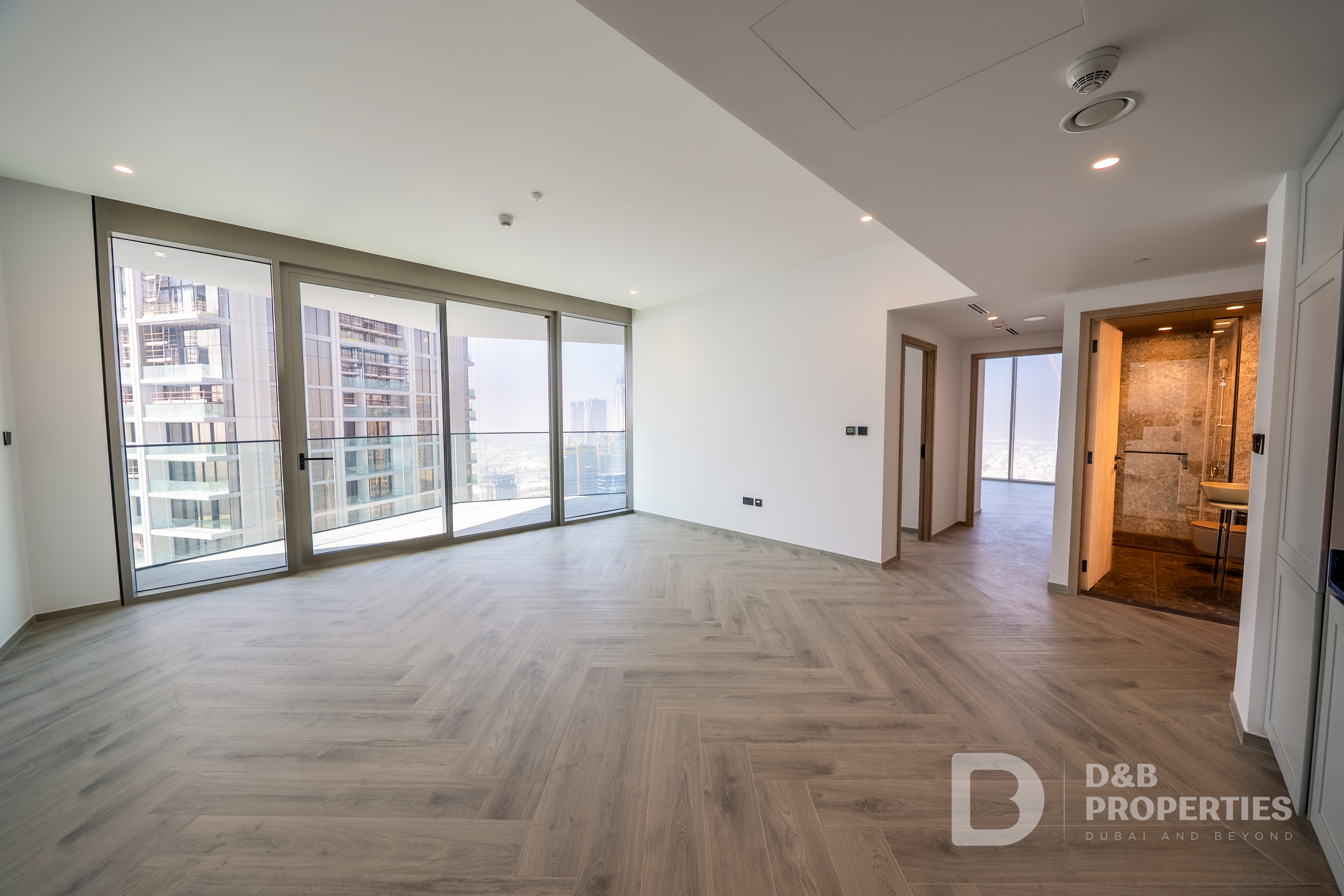 Iconic Corner Unit | High Floor | Canal Sea Views