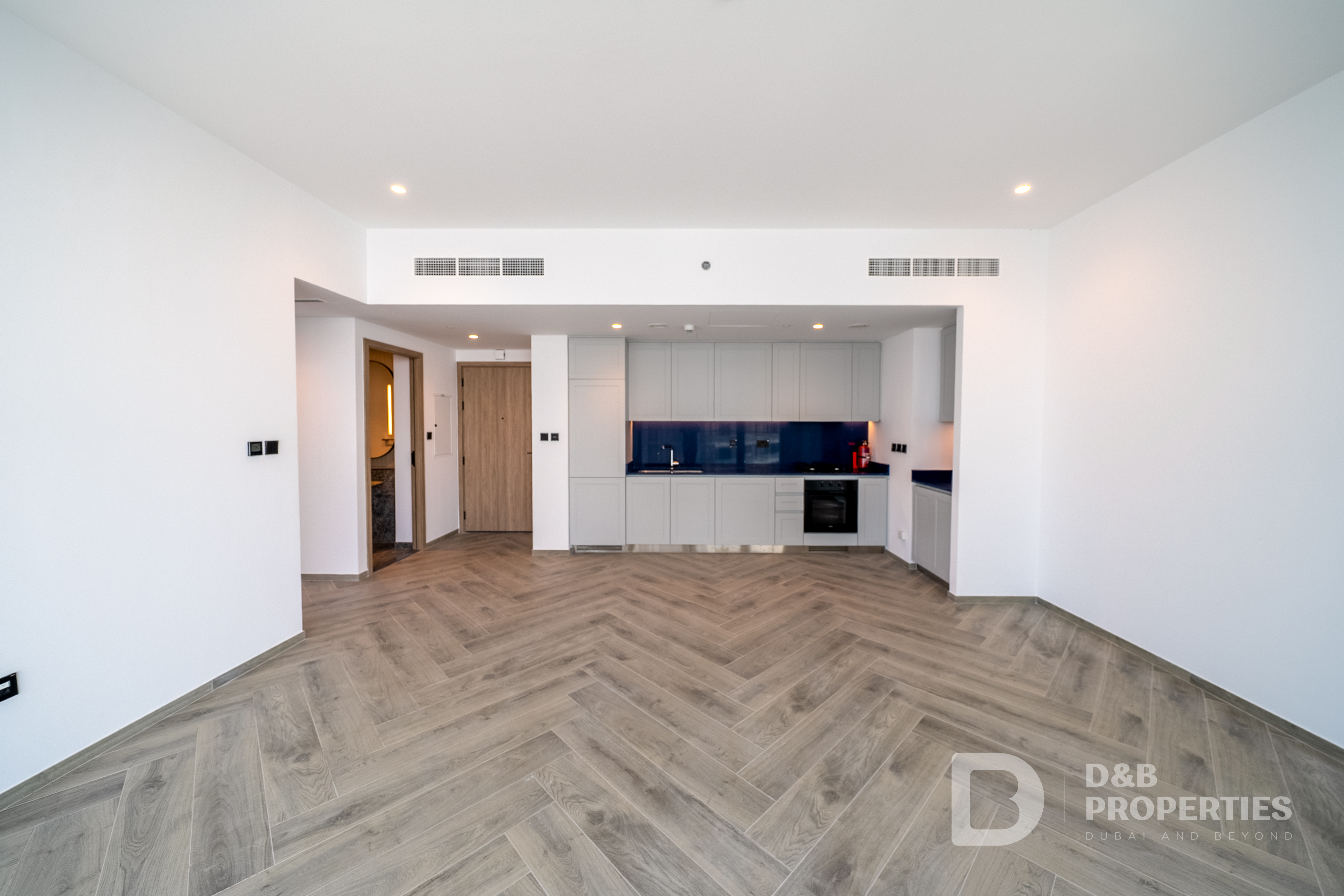 Iconic Corner Unit | High Floor | Canal Sea Views