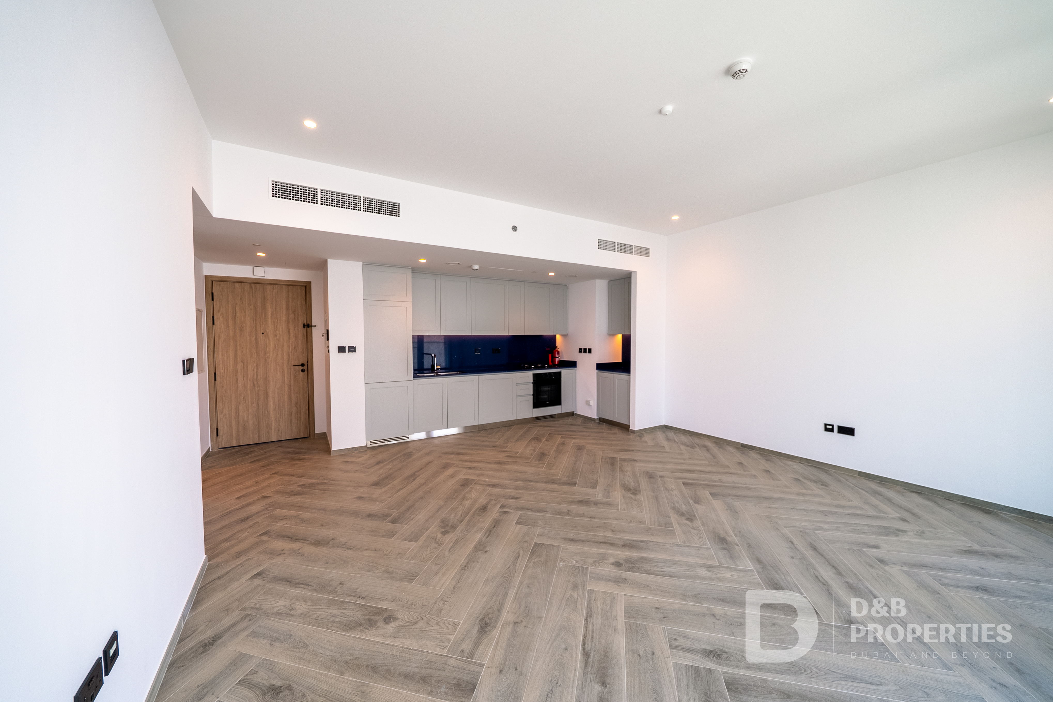 Iconic Corner Unit | High Floor | Canal Sea Views