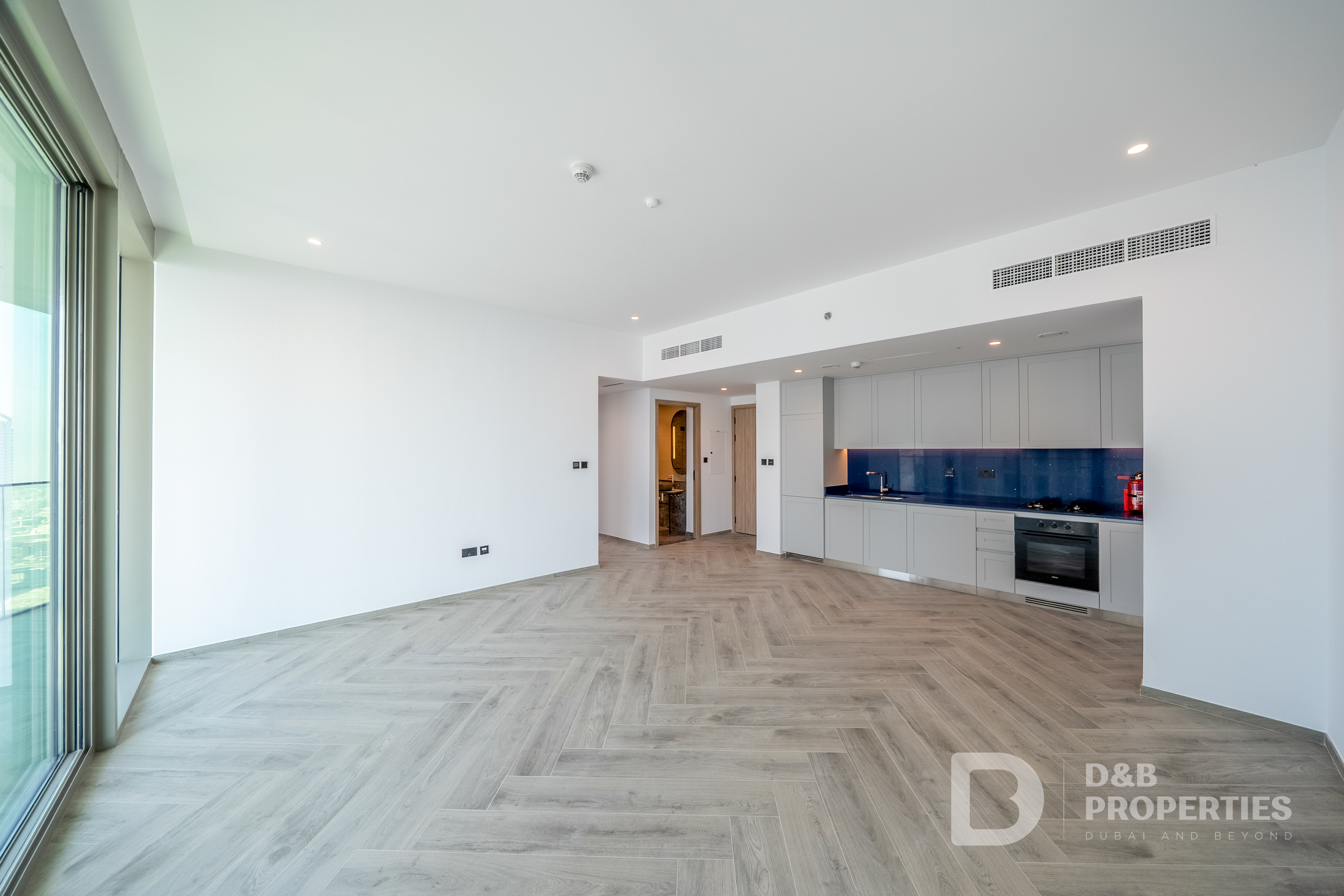 Iconic Corner Unit | High Floor | Canal Sea Views