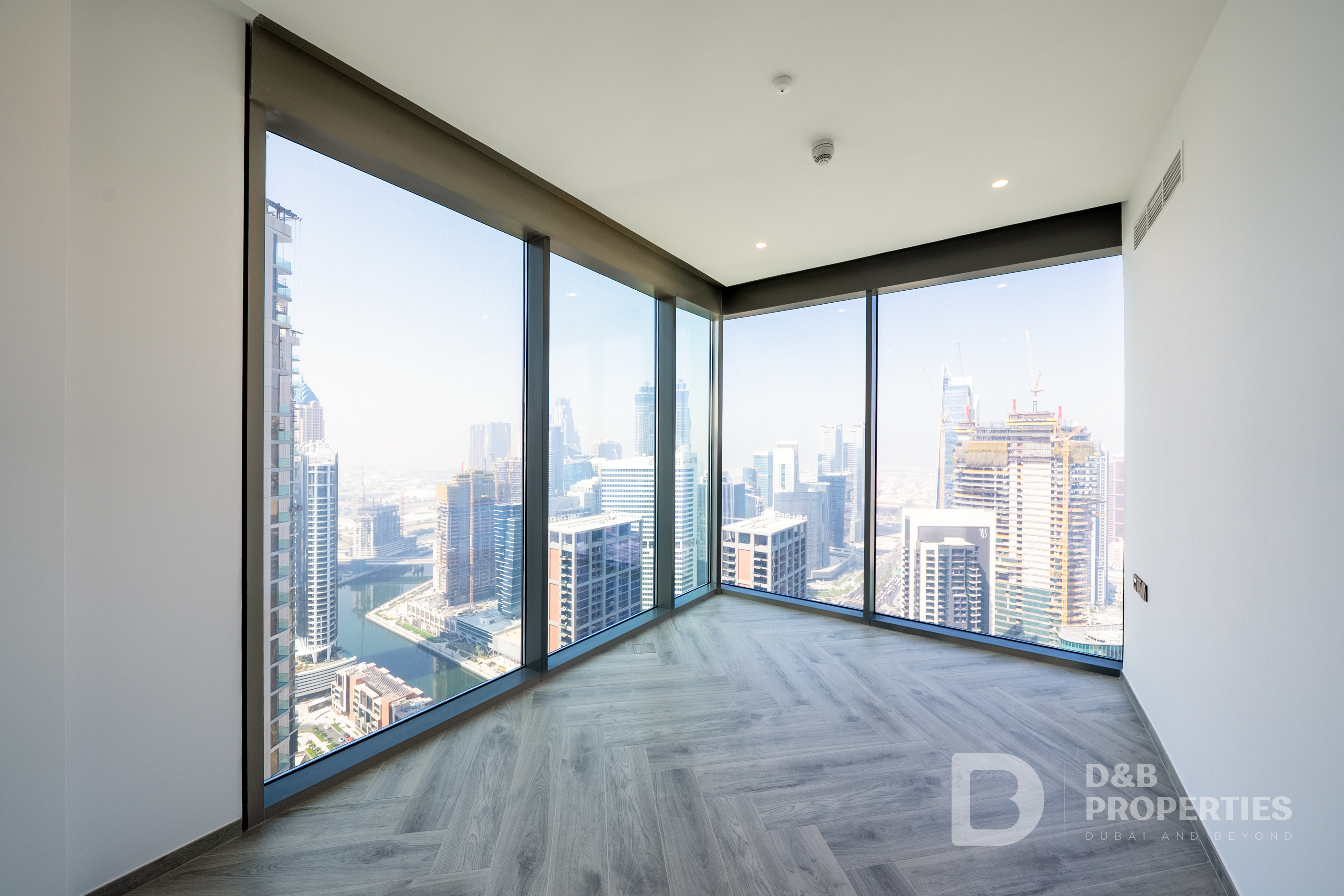 Iconic Corner Unit | High Floor | Canal Sea Views