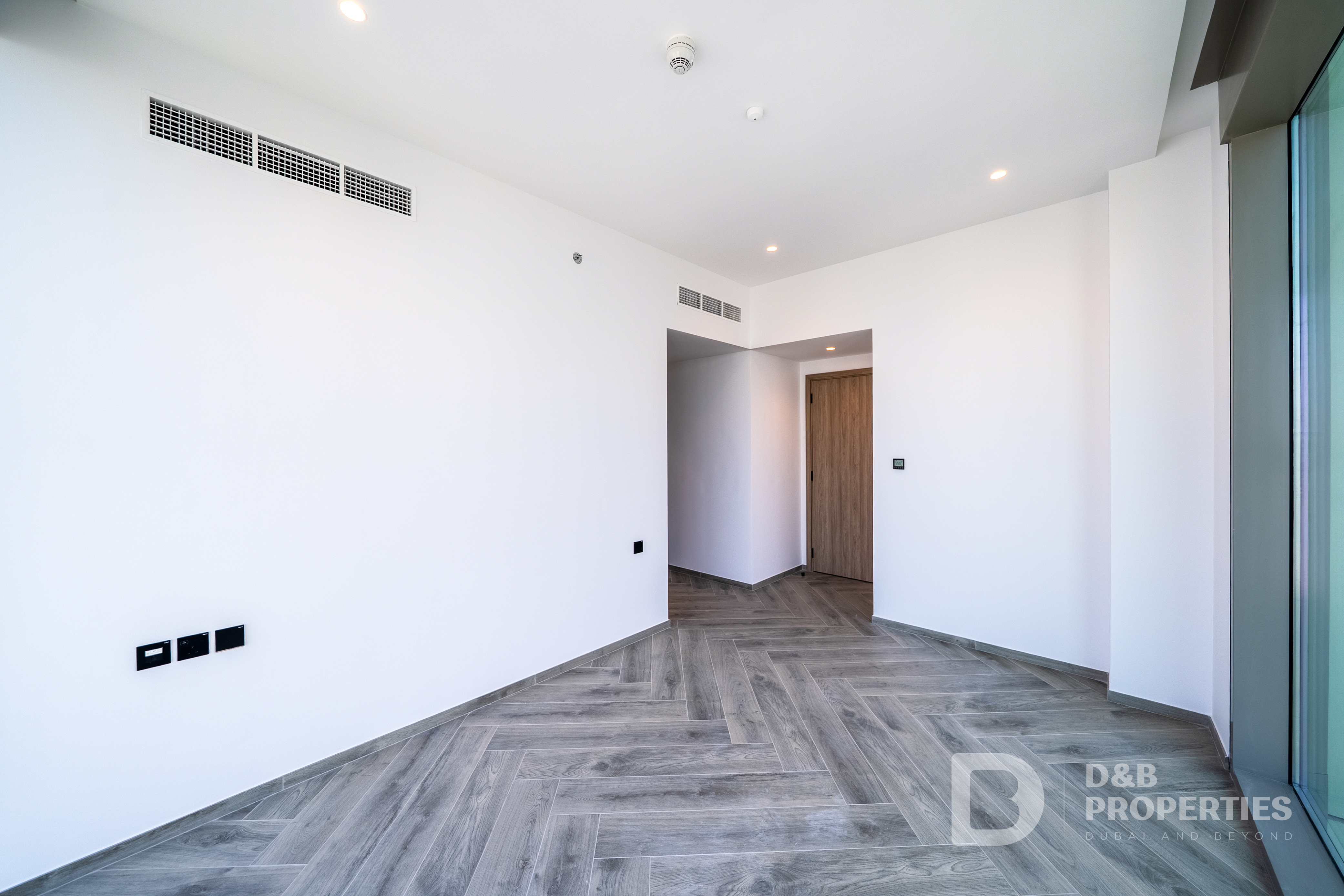 Iconic Corner Unit | High Floor | Canal Sea Views