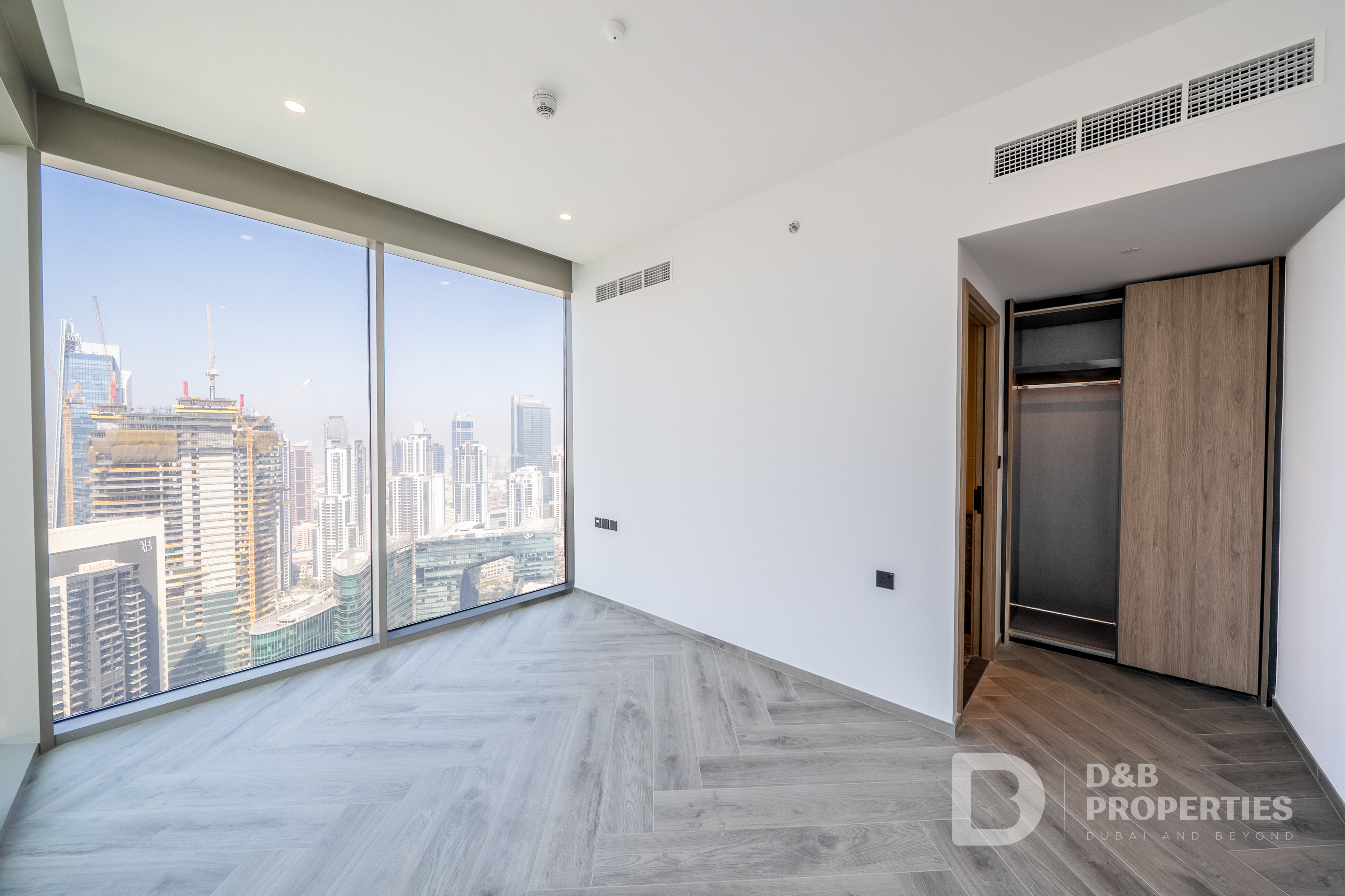 Iconic Corner Unit | High Floor | Canal Sea Views