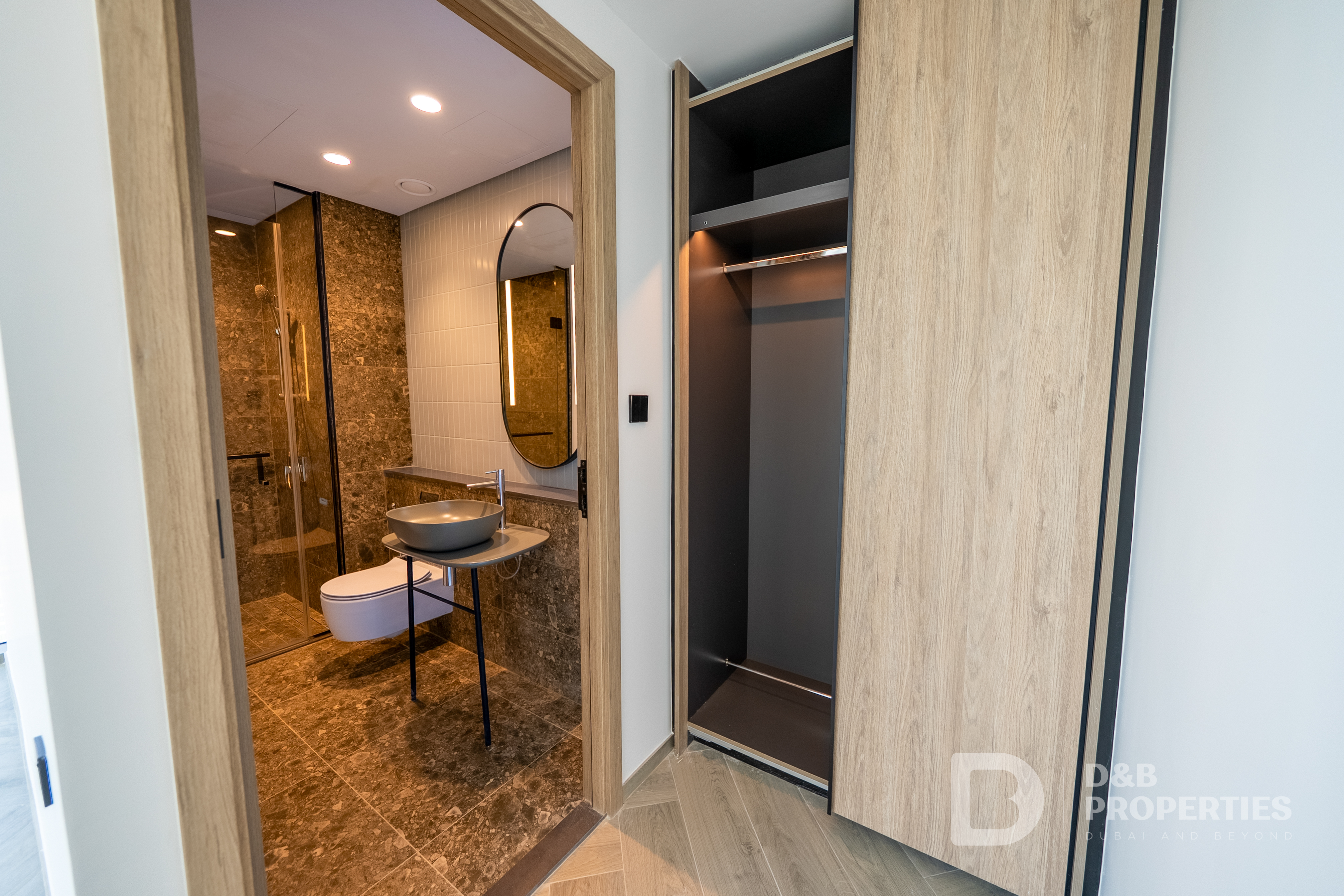 Iconic Corner Unit | High Floor | Canal Sea Views