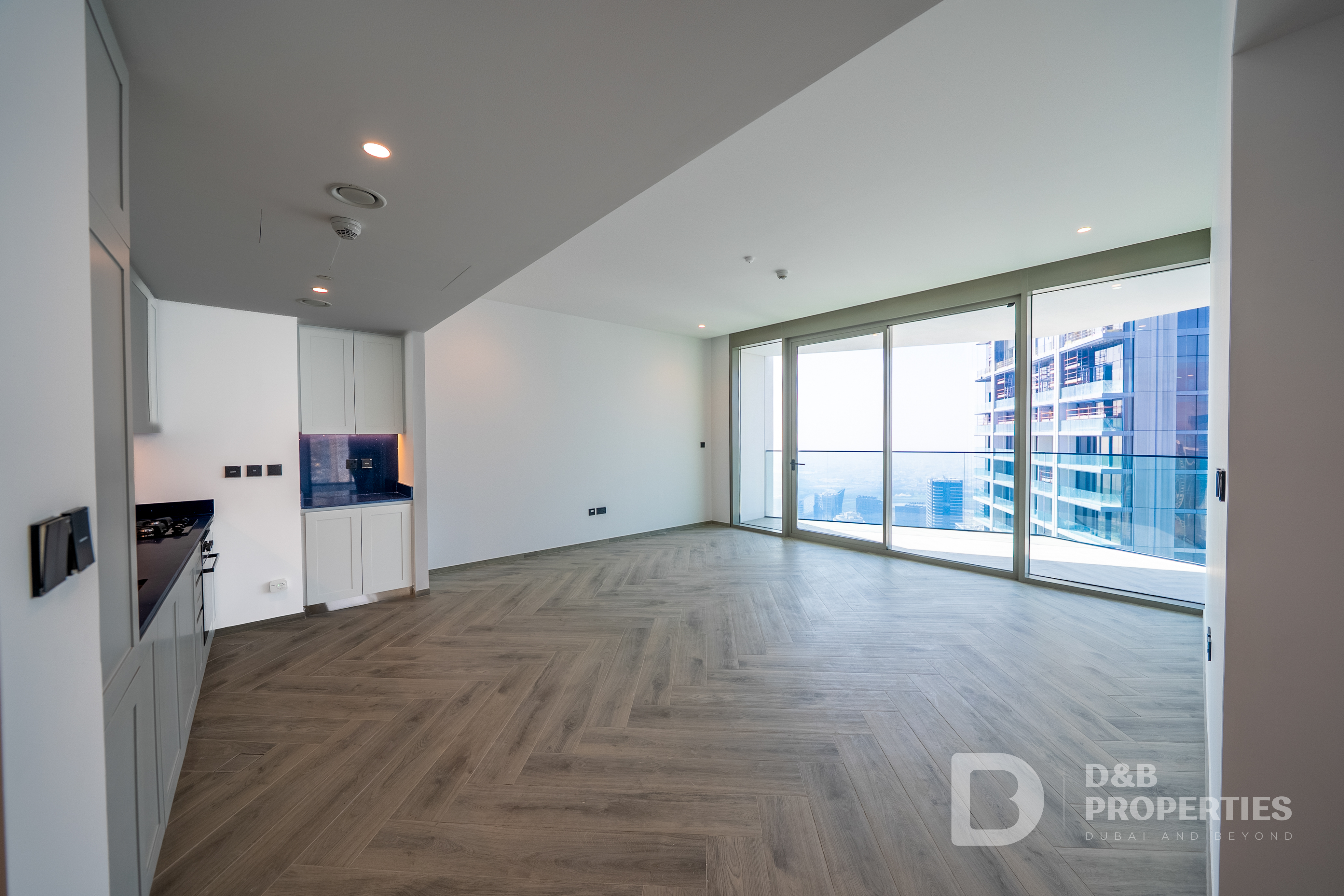 Iconic Corner Unit | High Floor | Canal Sea Views