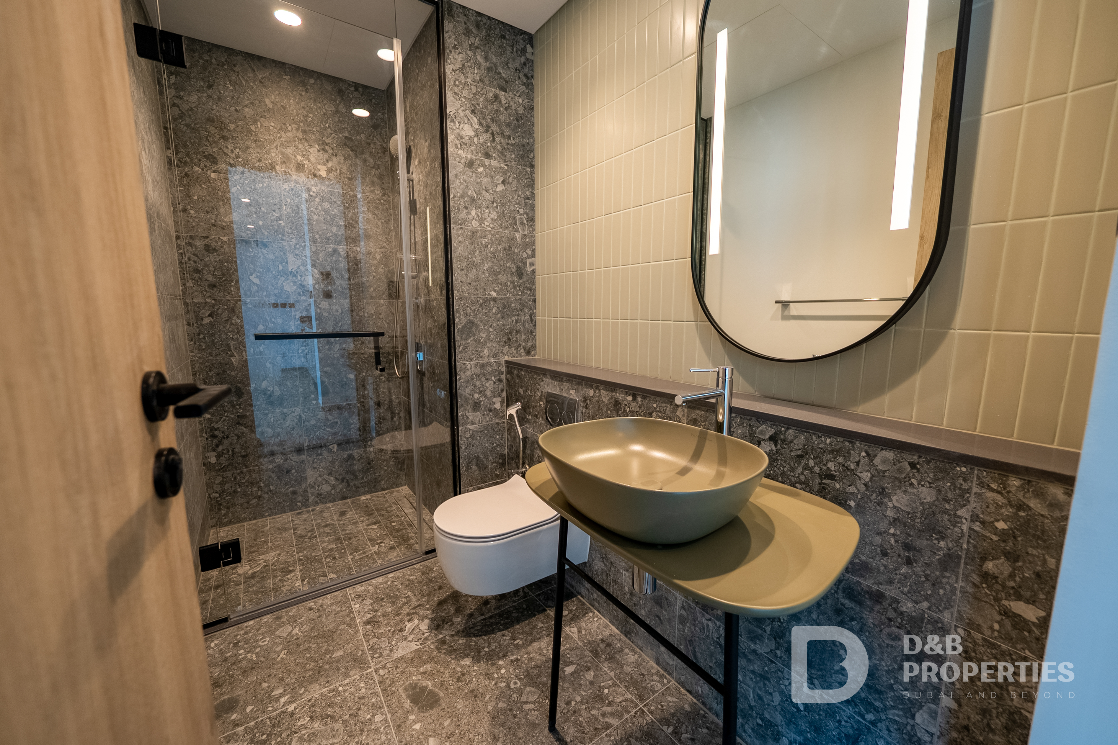 Iconic Corner Unit | High Floor | Canal Sea Views
