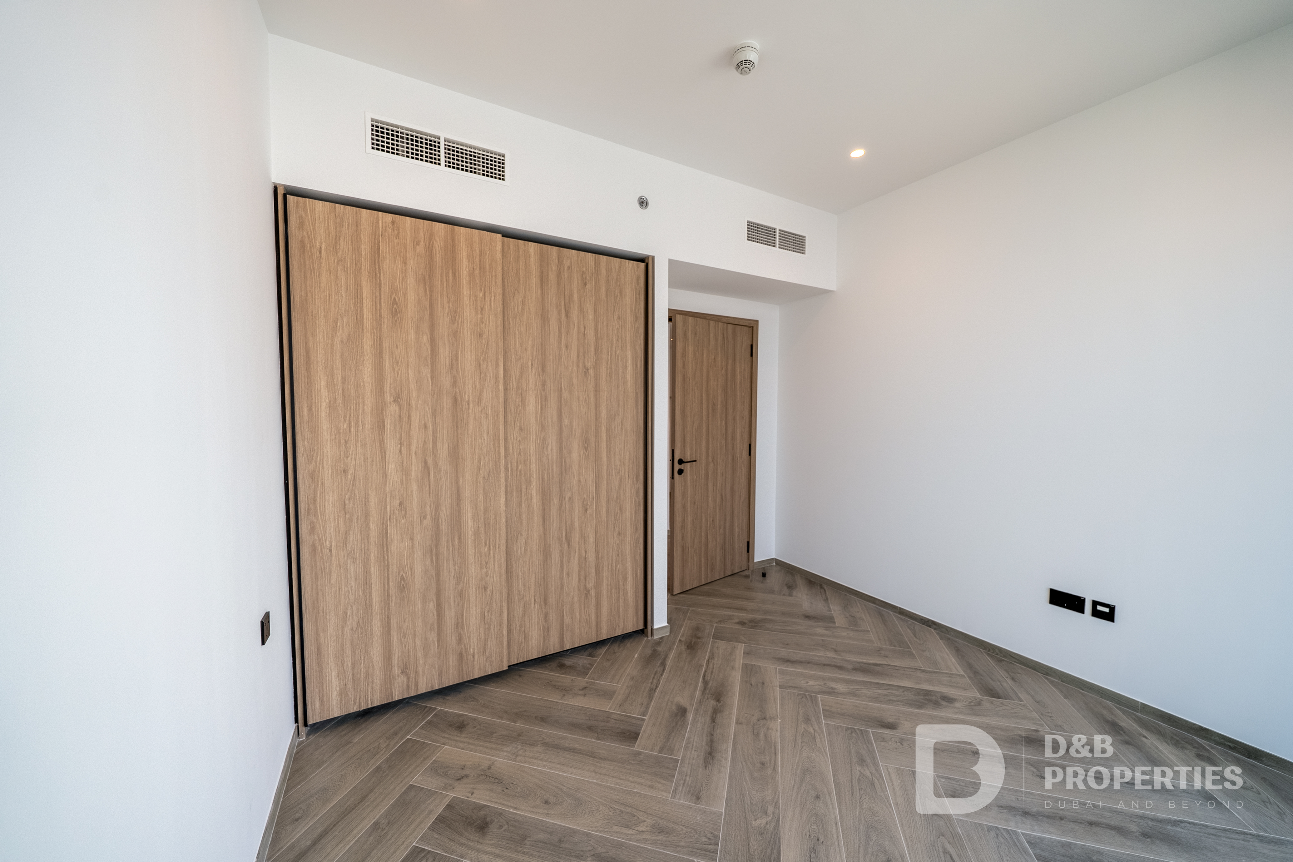 Iconic Corner Unit | High Floor | Canal Sea Views