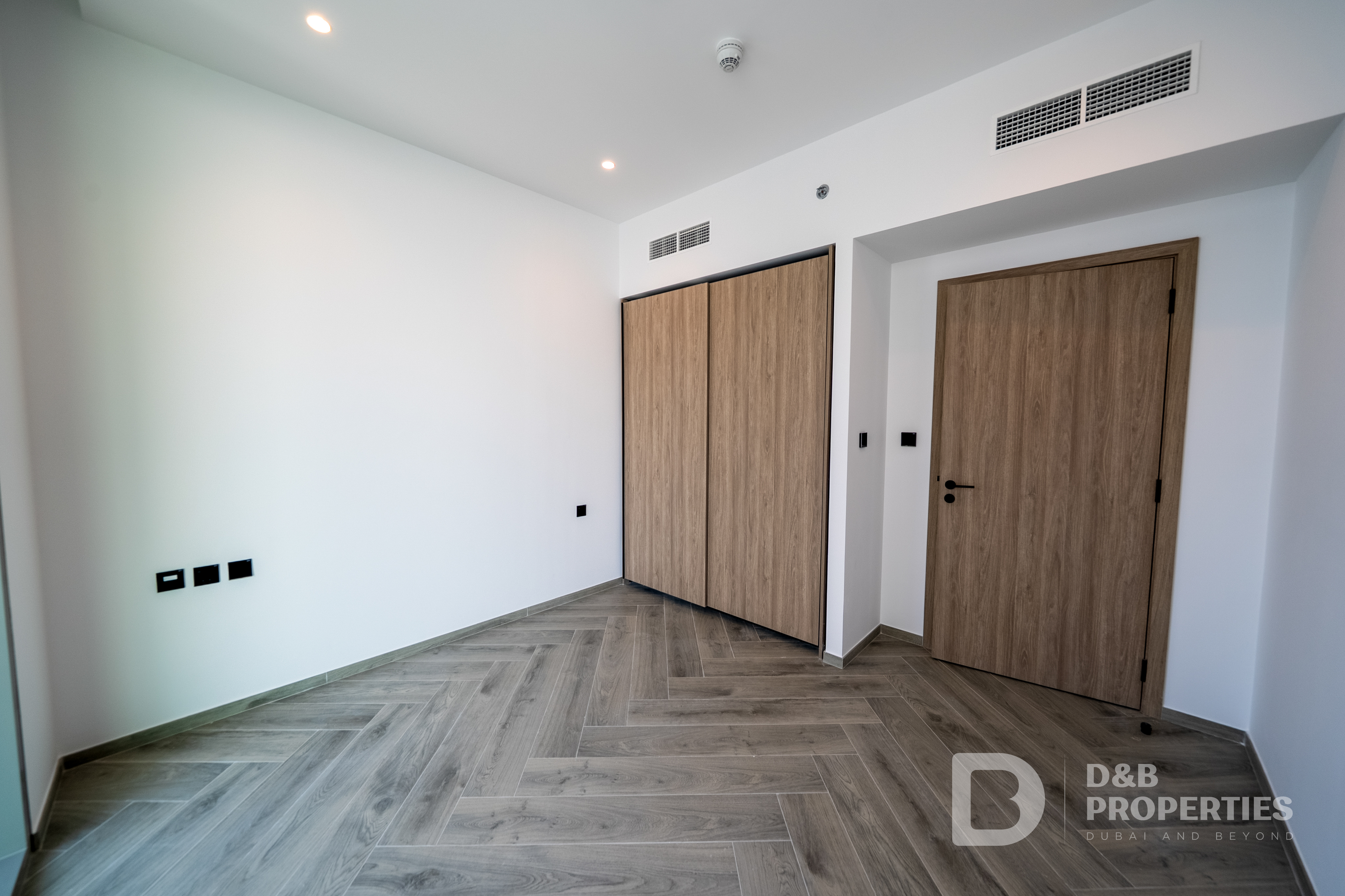 Iconic Corner Unit | High Floor | Canal Sea Views