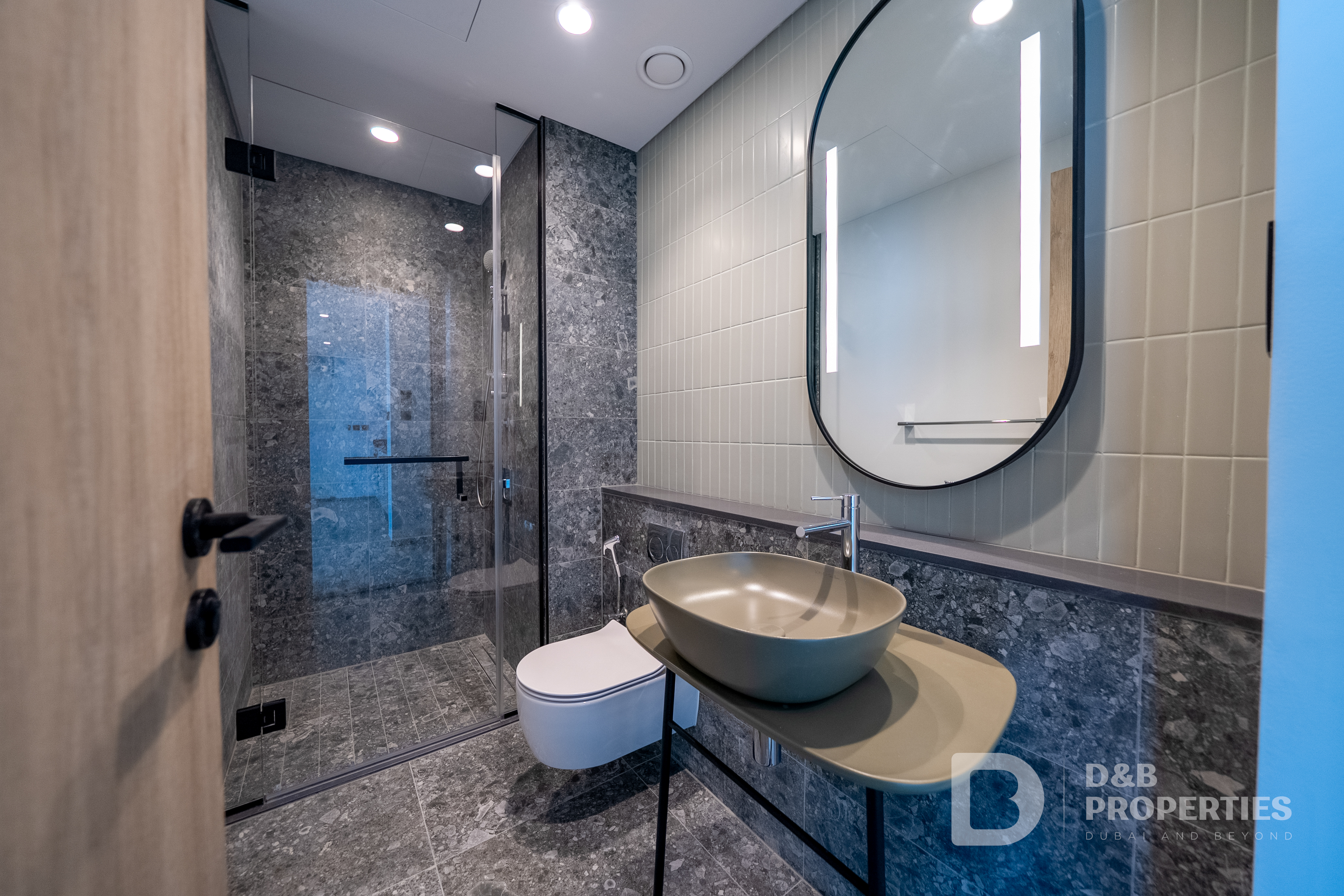 Iconic Corner Unit | High Floor | Canal Sea Views