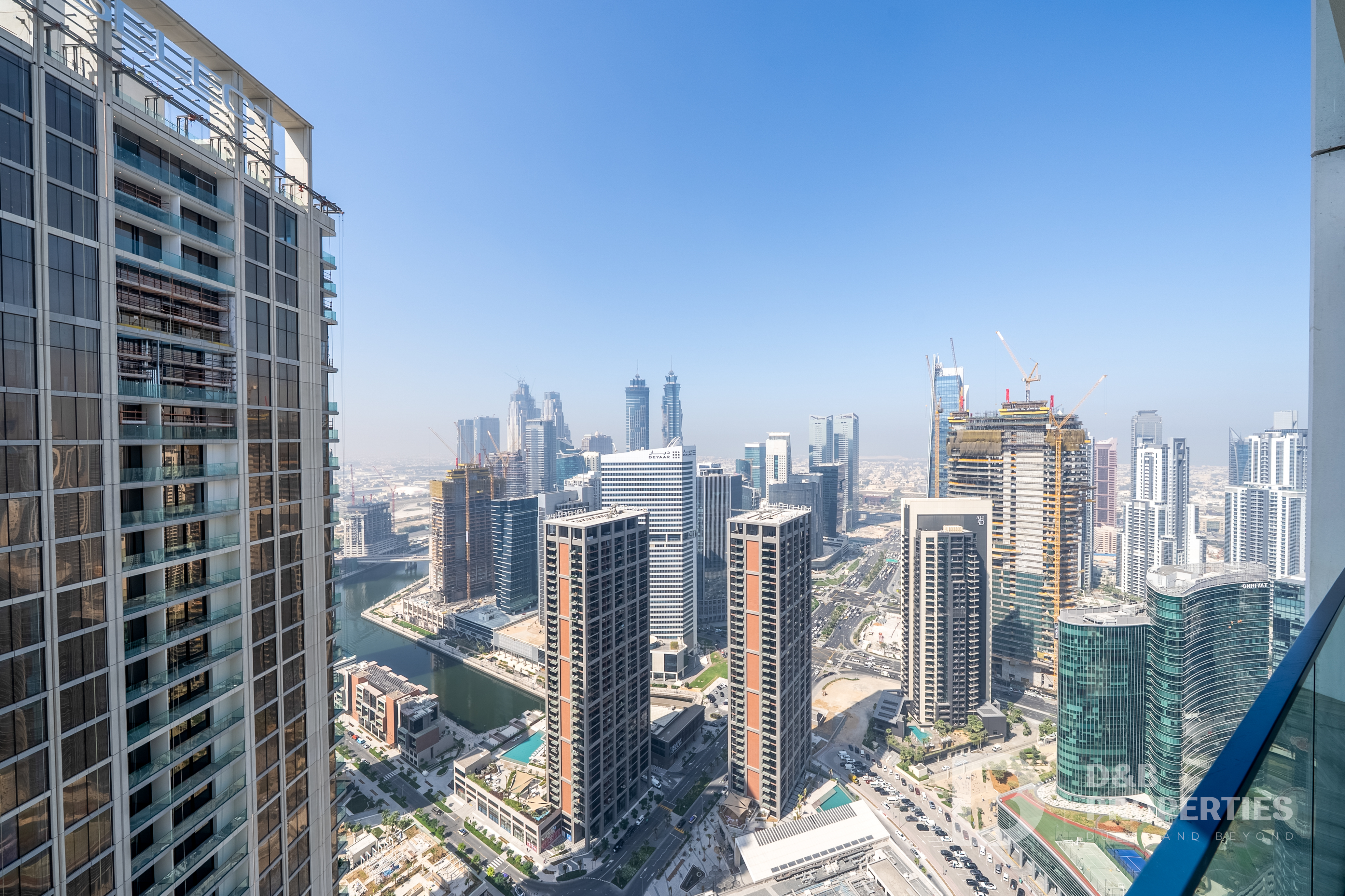 Iconic Corner Unit | High Floor | Canal Sea Views
