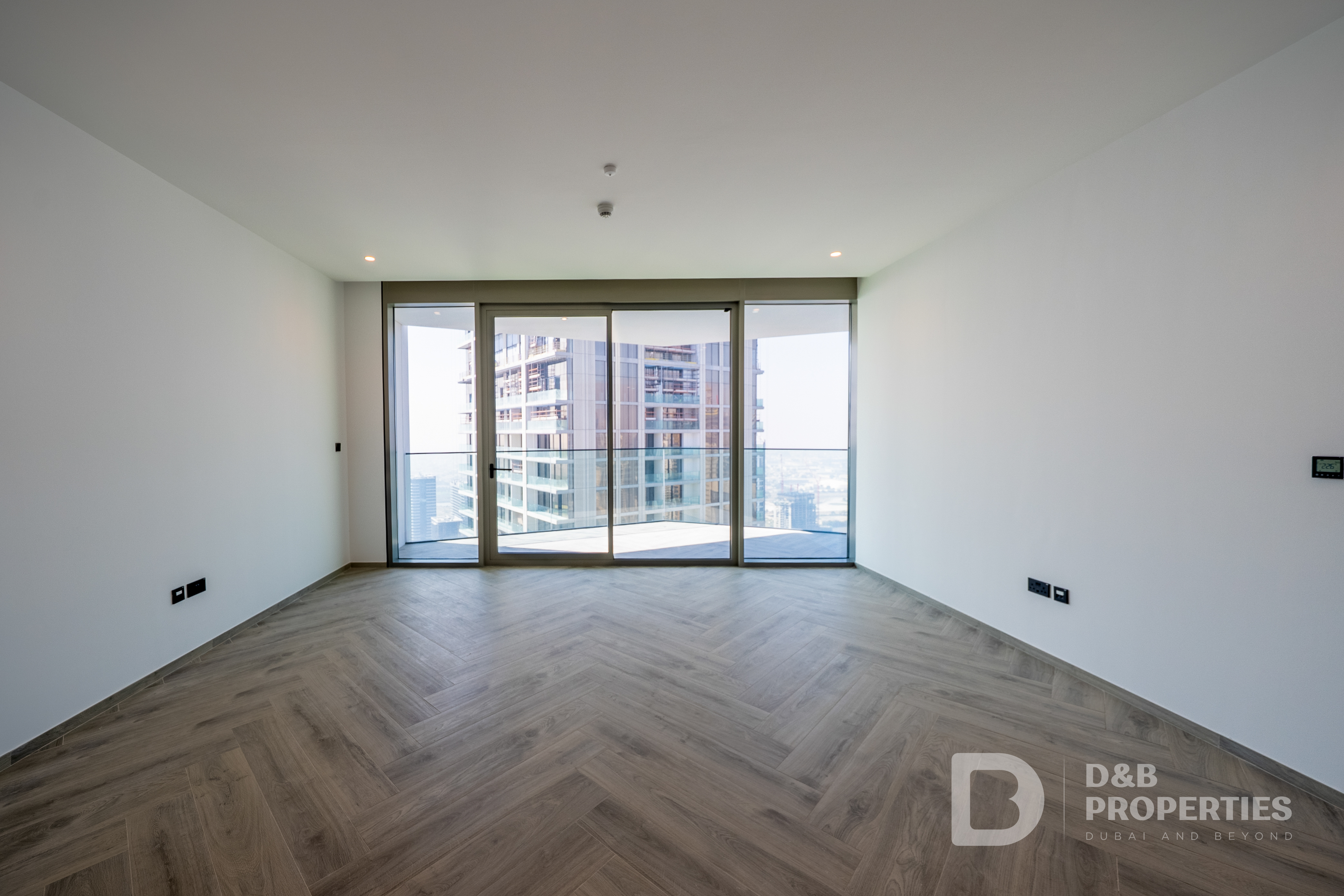 Iconic Corner Unit | High Floor | Canal Sea Views