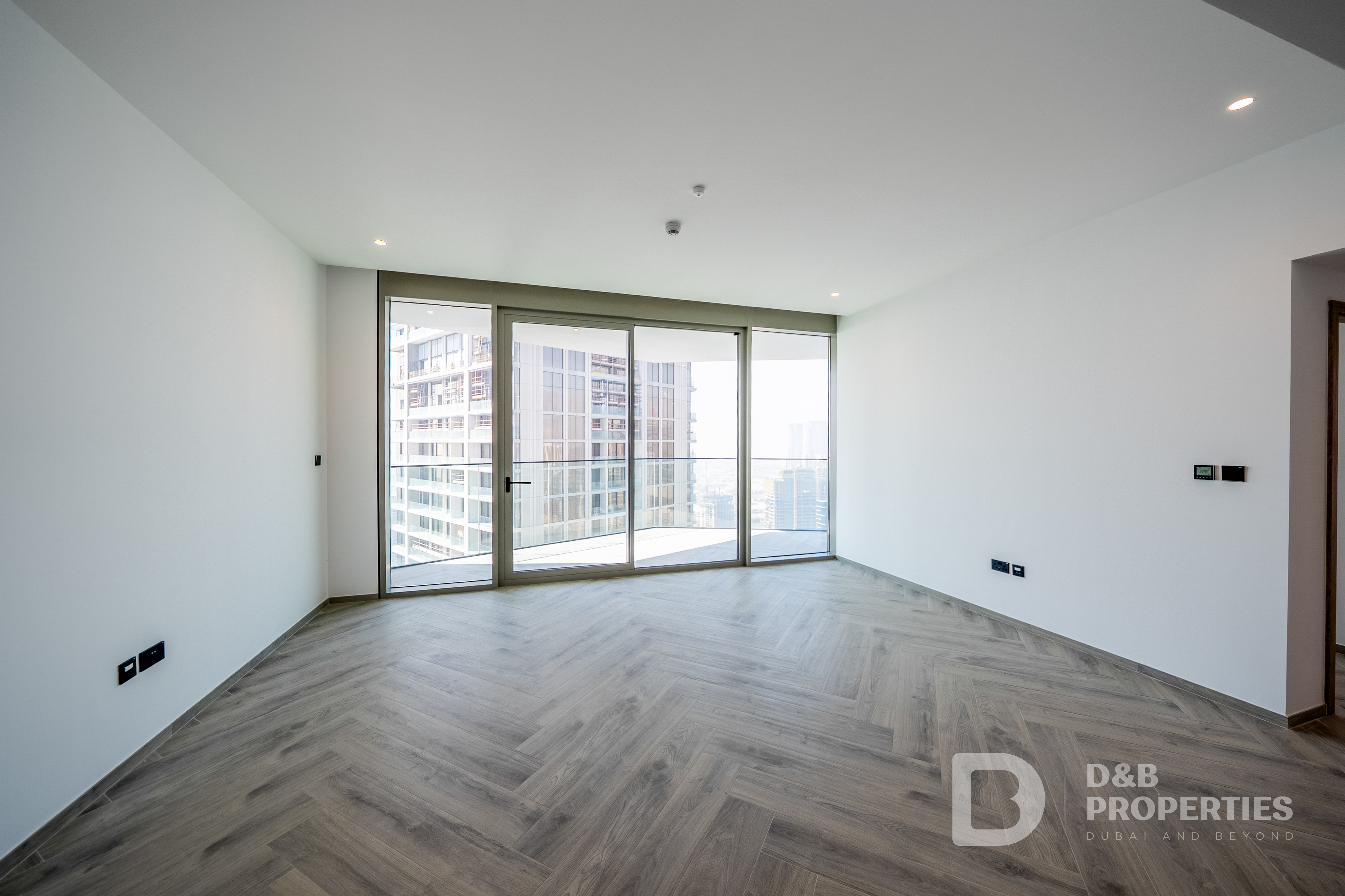 Iconic Corner Unit | High Floor | Canal Sea Views
