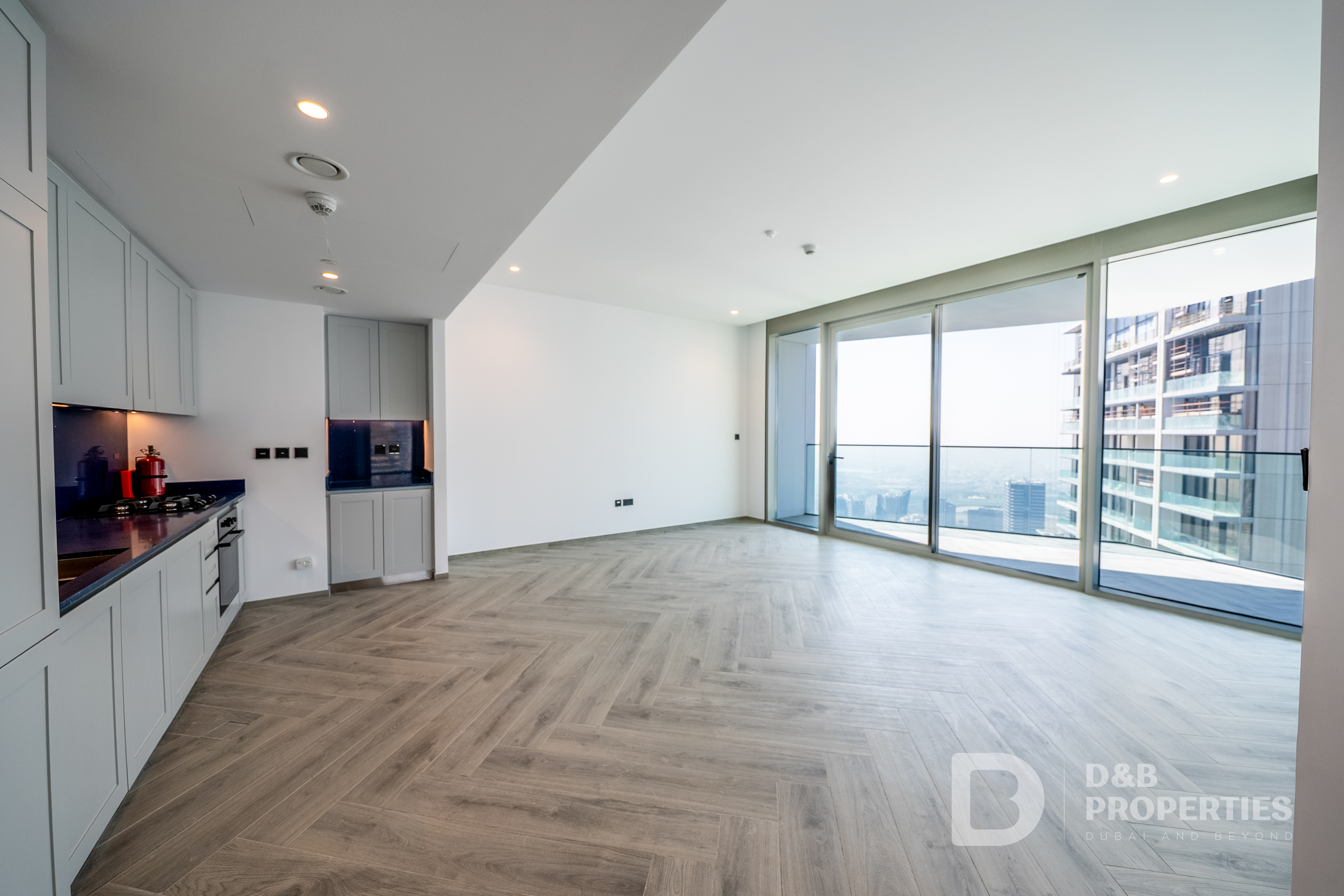 Iconic Corner Unit | High Floor | Canal Sea Views
