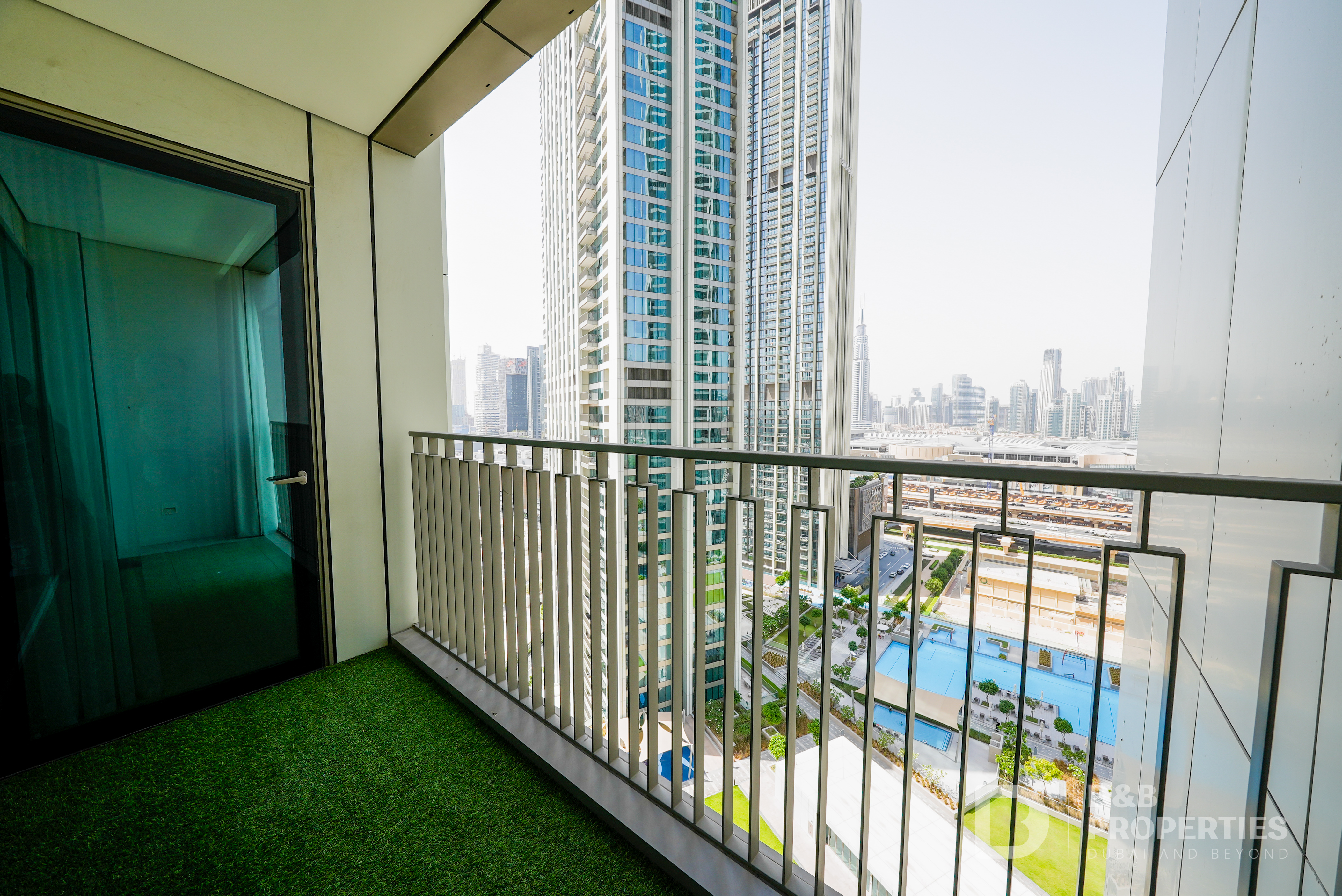 BURJ KHALIFA VIEW | READY TO MOVE | LOW FLOOR