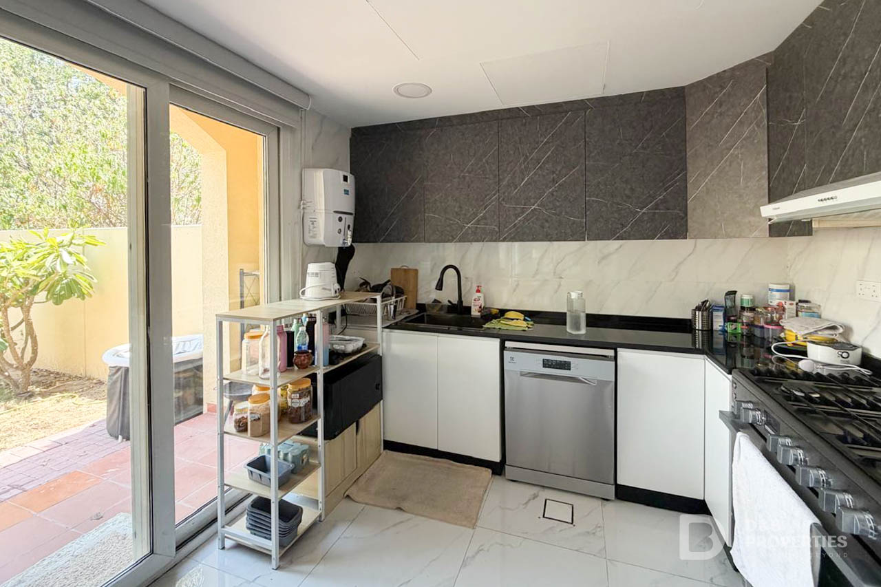 Upgraded 3BR | Furnished | Near Park and Lake