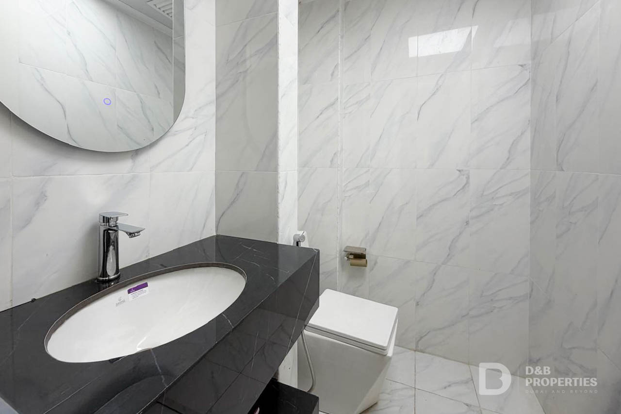 Upgraded 3BR | Unfurnished | Near Park and Lake