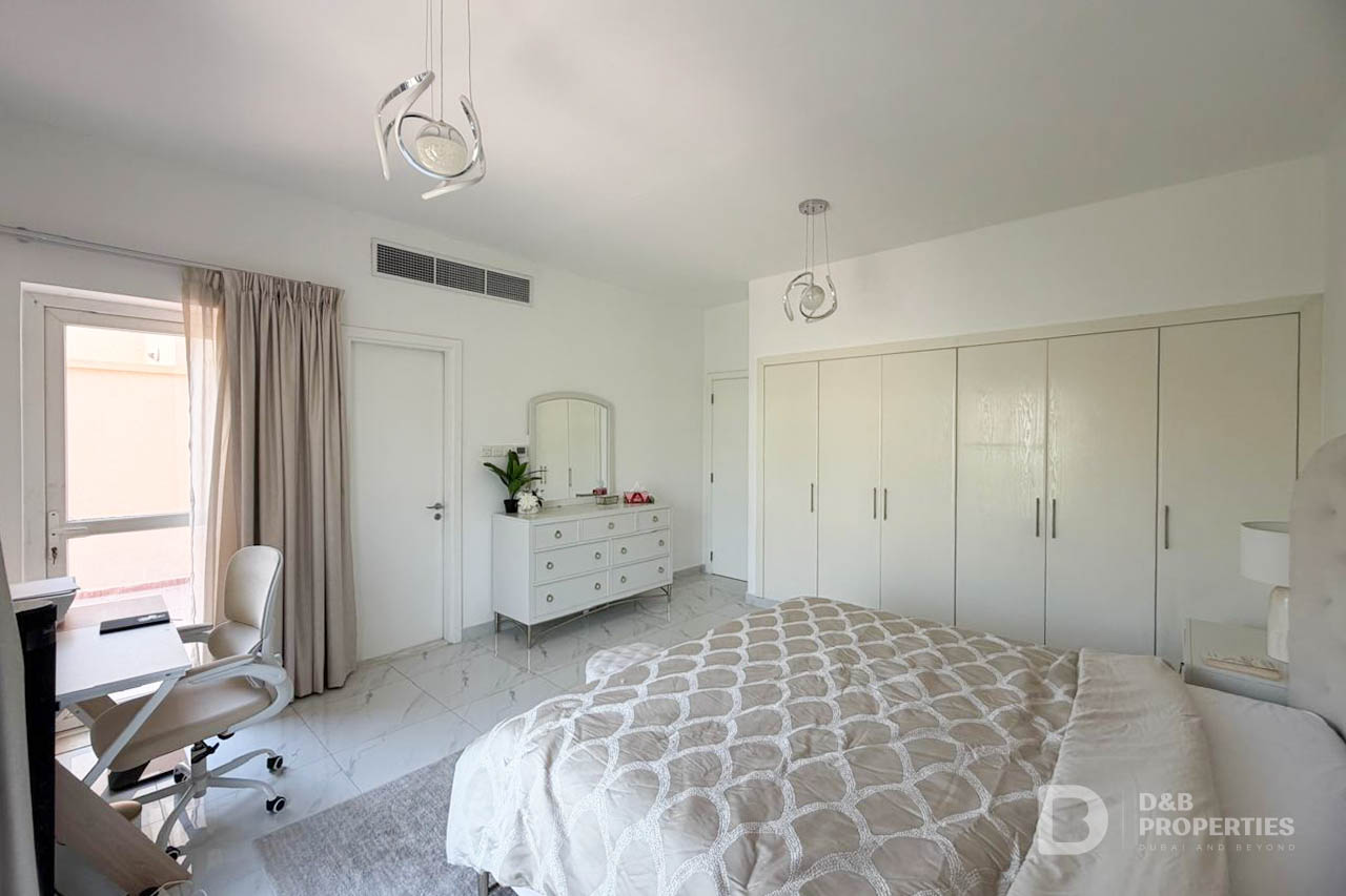 Upgraded 3BR | Furnished | Near Park and Lake