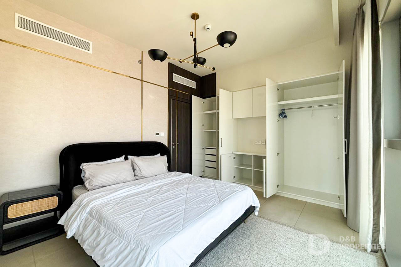 BURJ KHALIFA VIEW | NEGOTIABLE | MAID ROOM