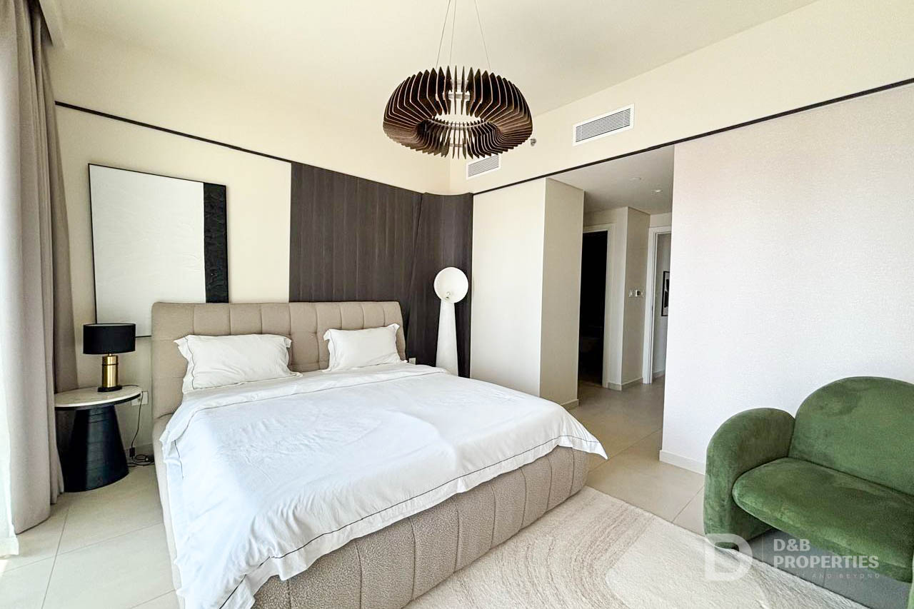 BURJ KHALIFA VIEW | NEGOTIABLE | MAID ROOM