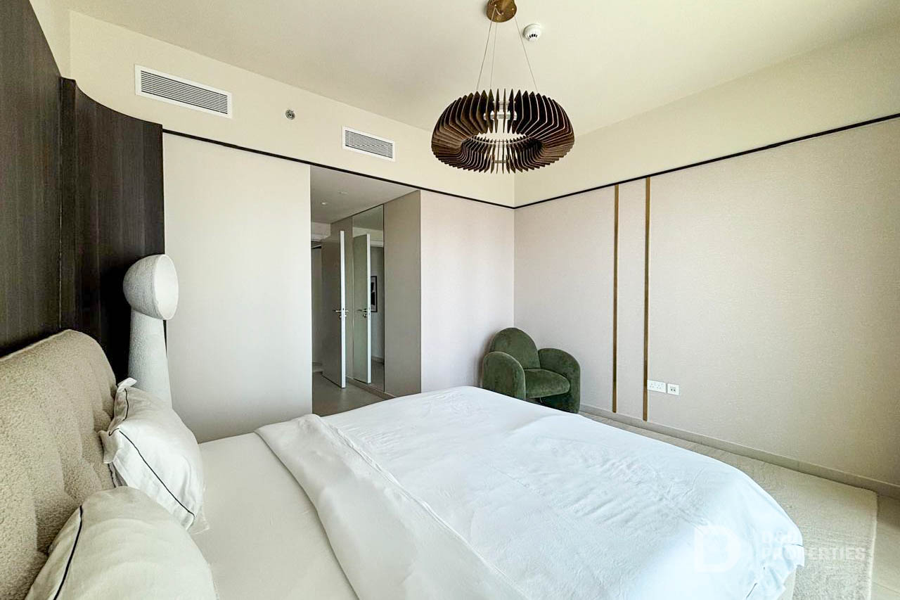 BURJ KHALIFA VIEW | NEGOTIABLE | MAID ROOM